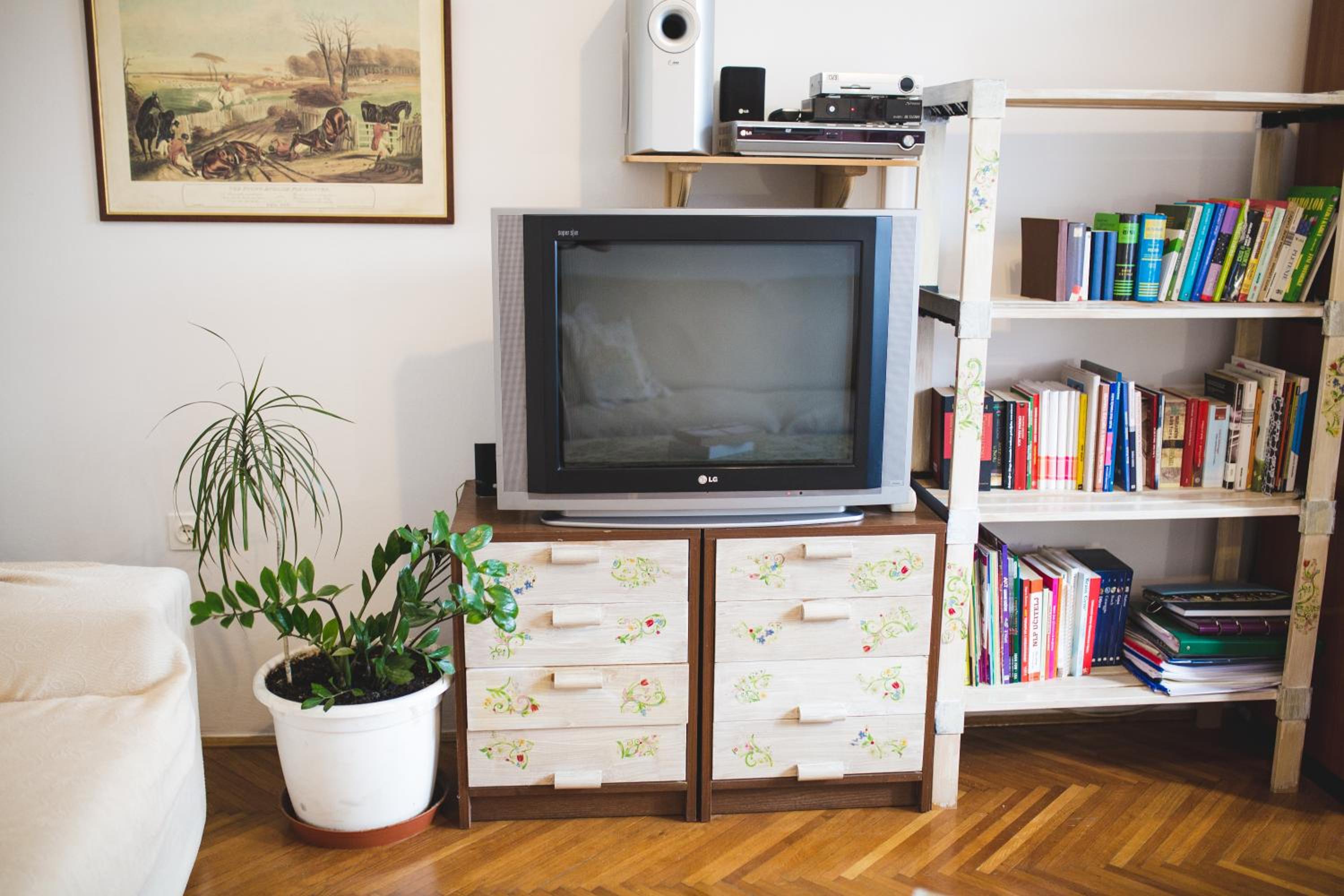 Two-Bedroom Apartment - Photo 3
