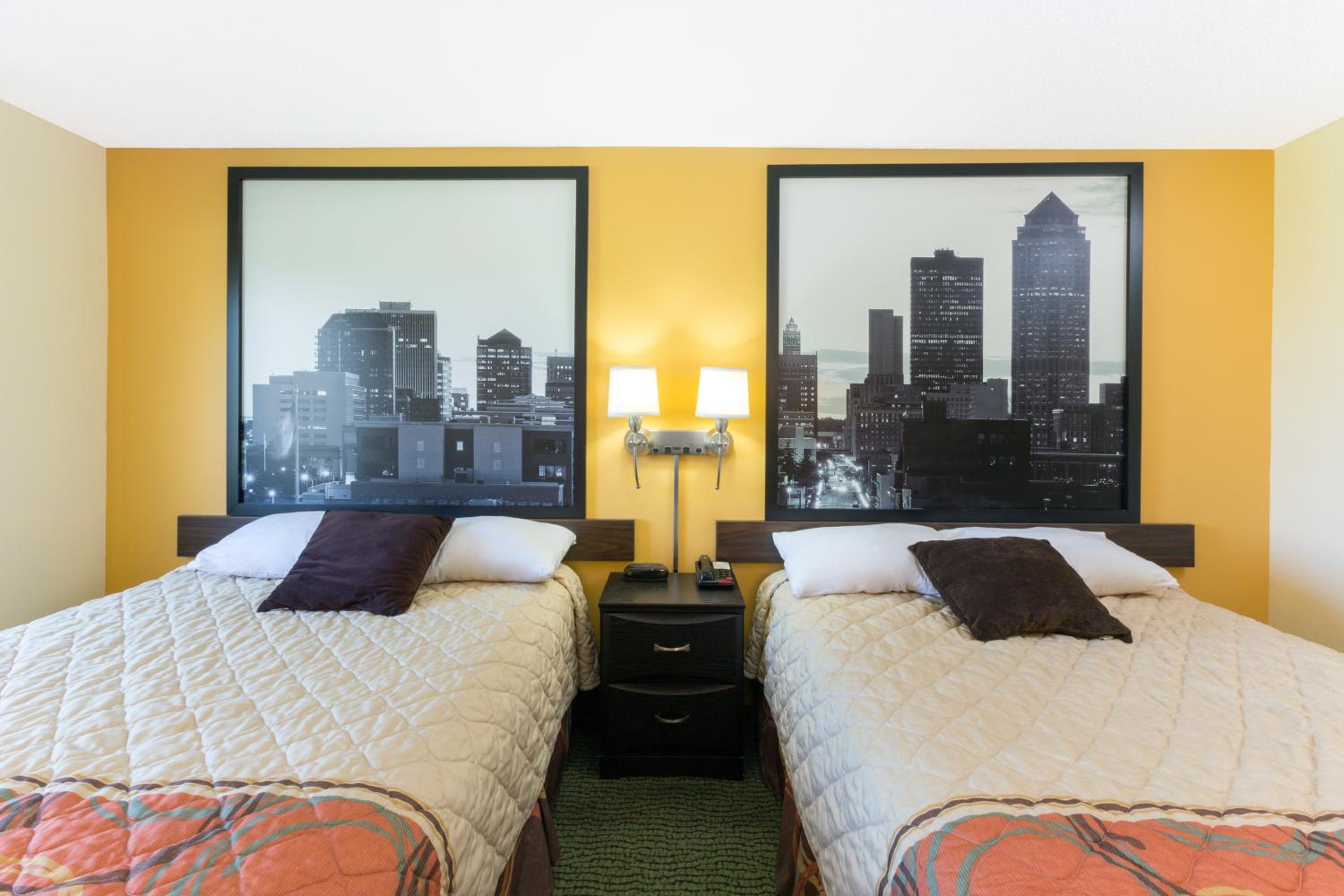 Queen Room with Two Queen Beds - Non-Smoking photo 1