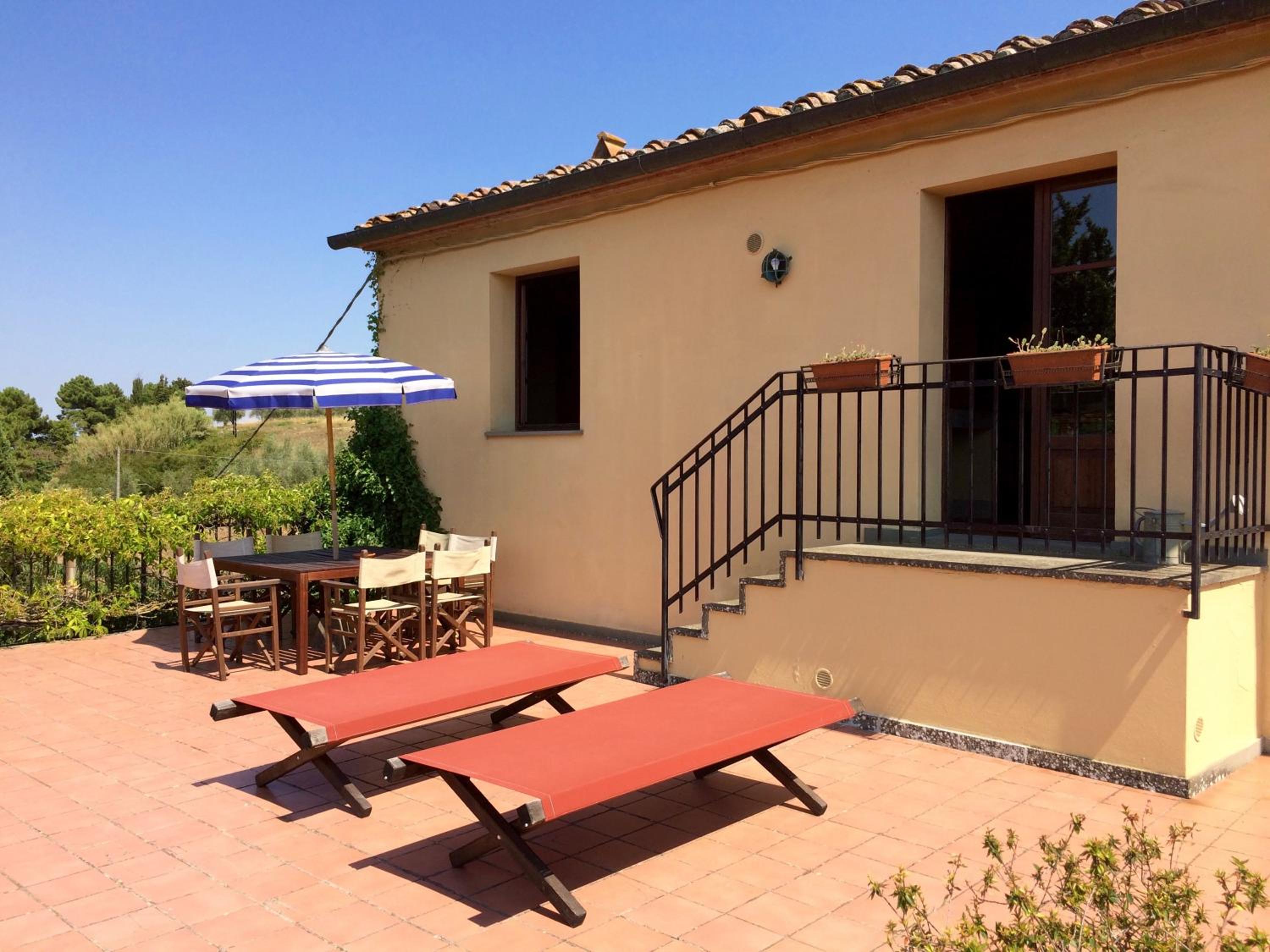Apartment with Terrace - Photo 6