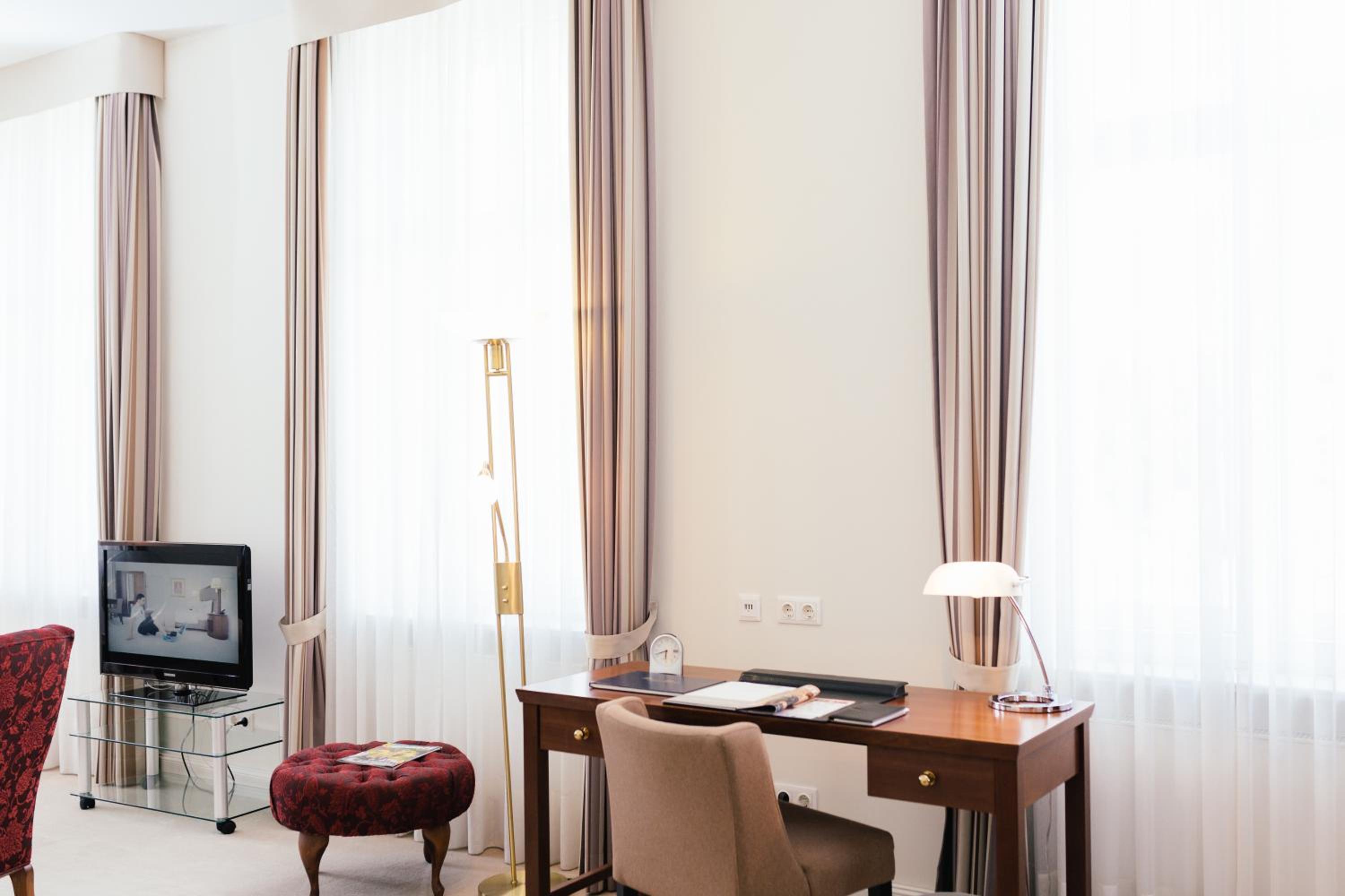 Suite - Photo 5