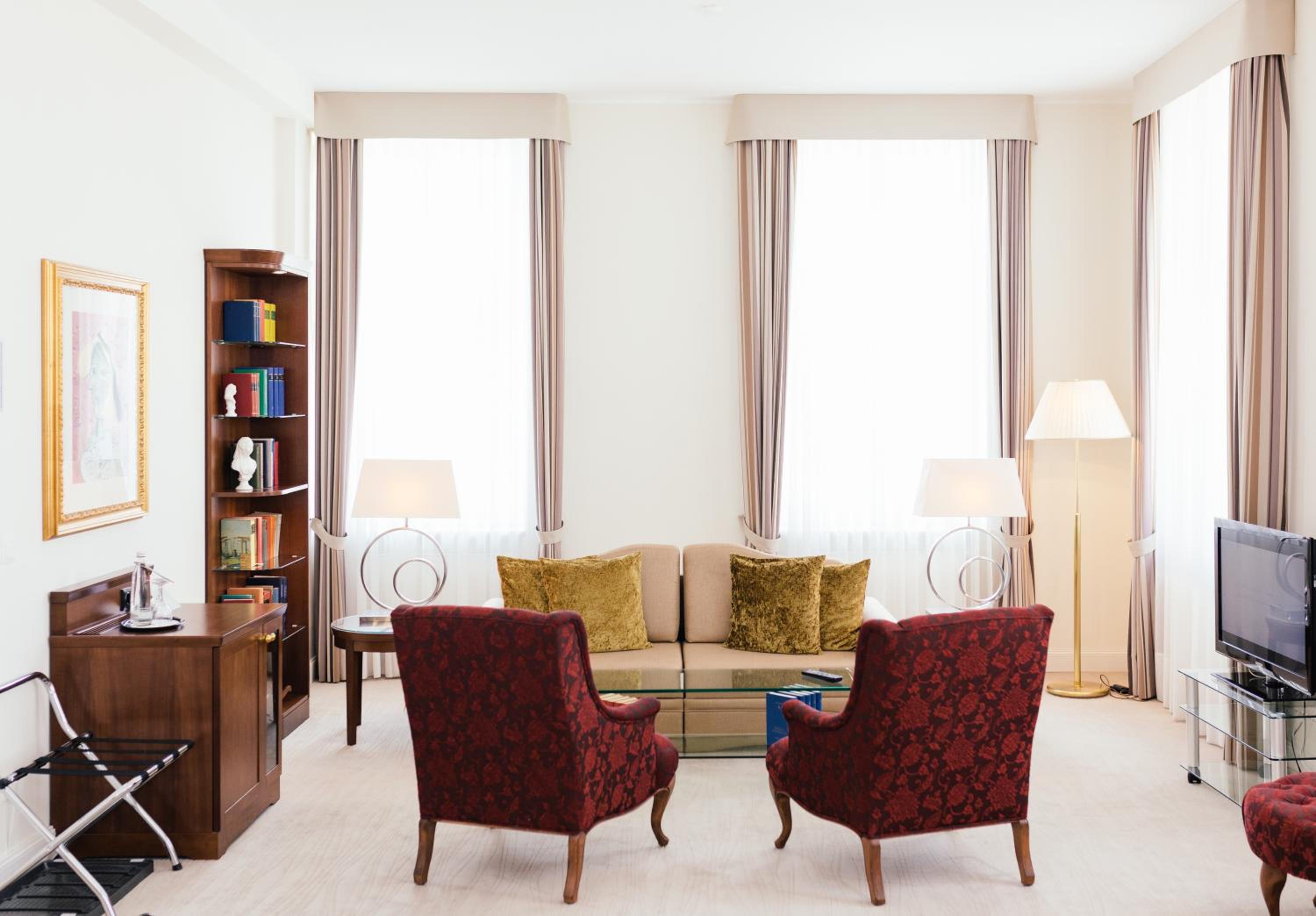 Suite - Photo 2