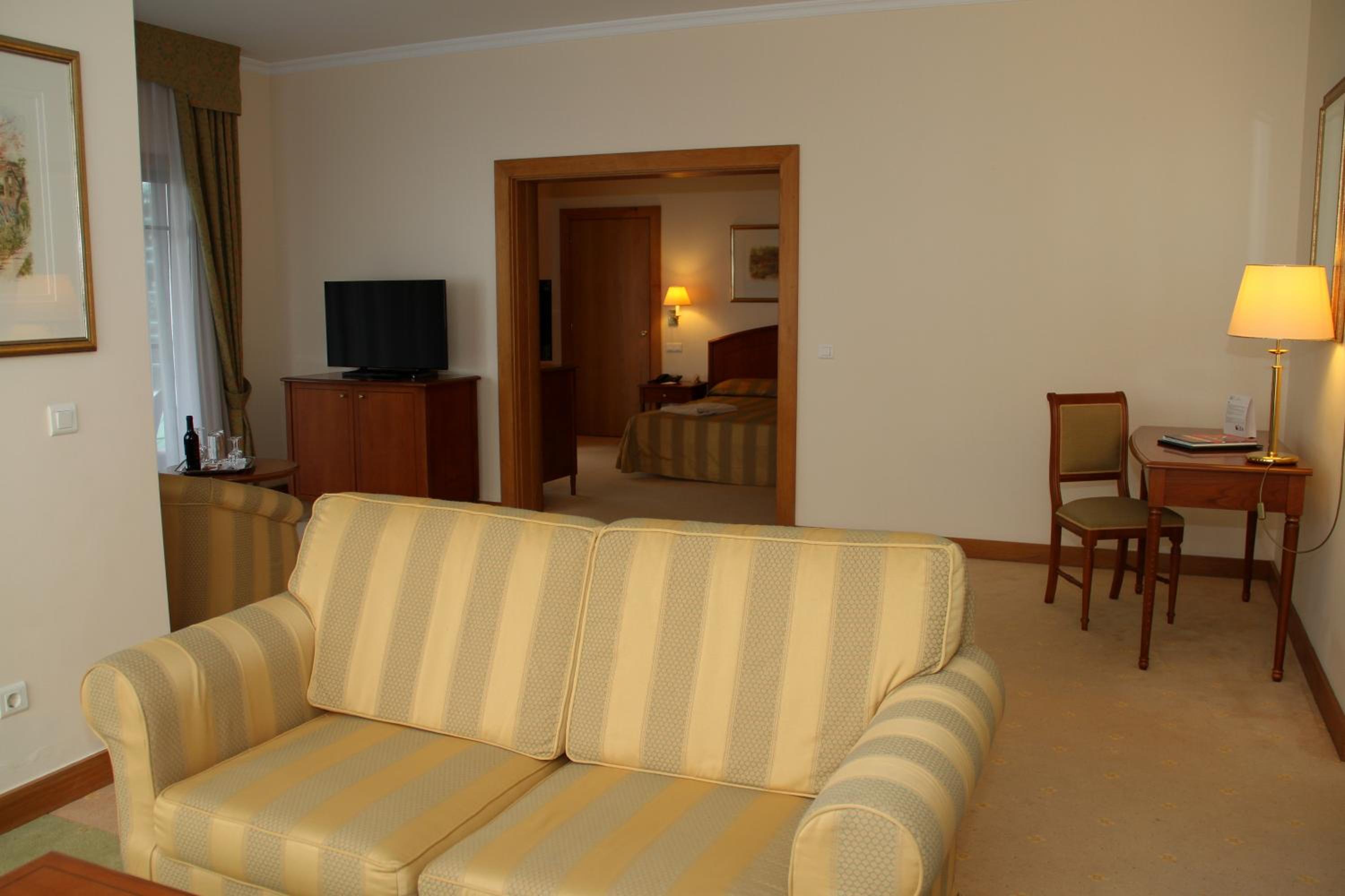 Suite - Photo 5