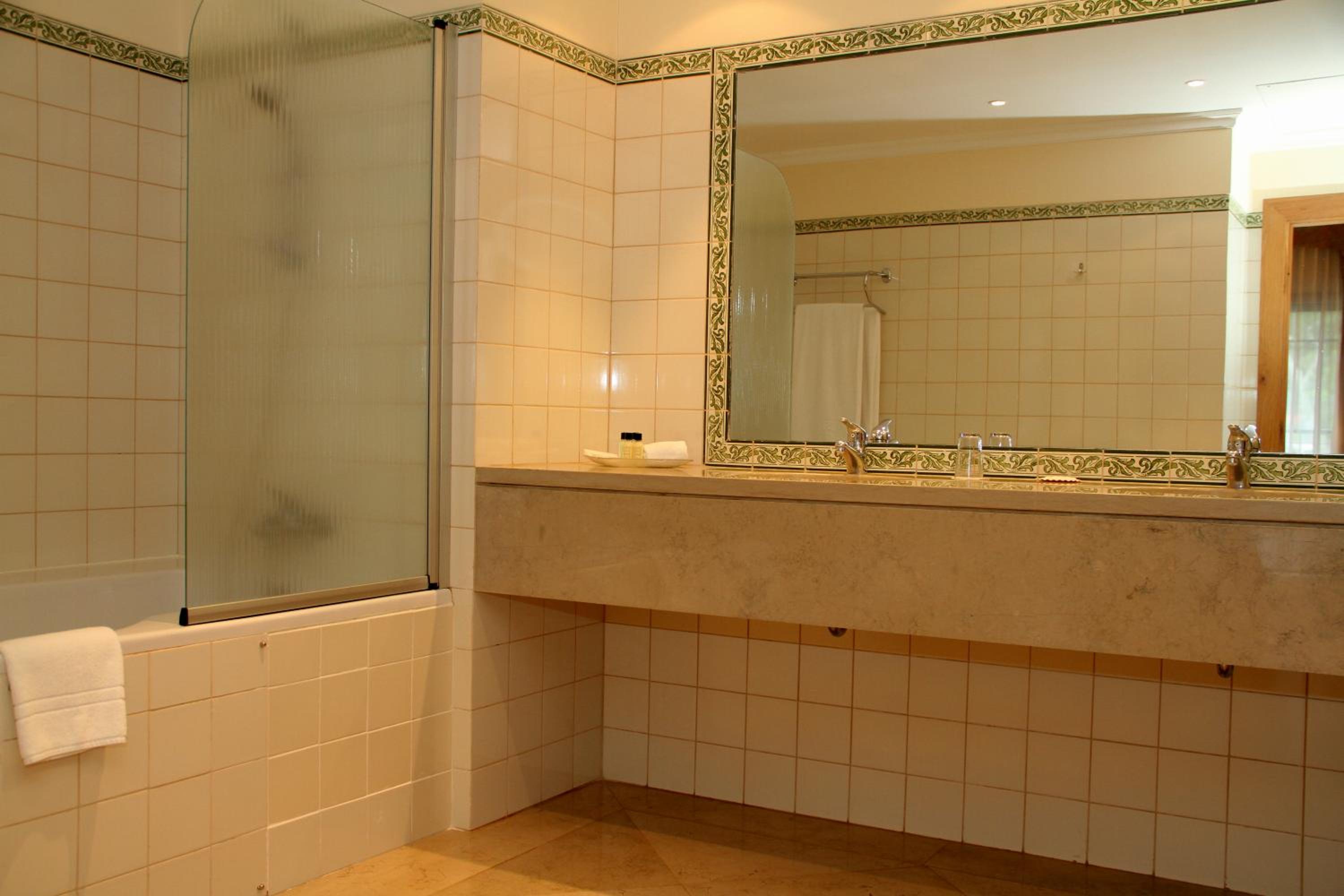 Suite - Photo 3