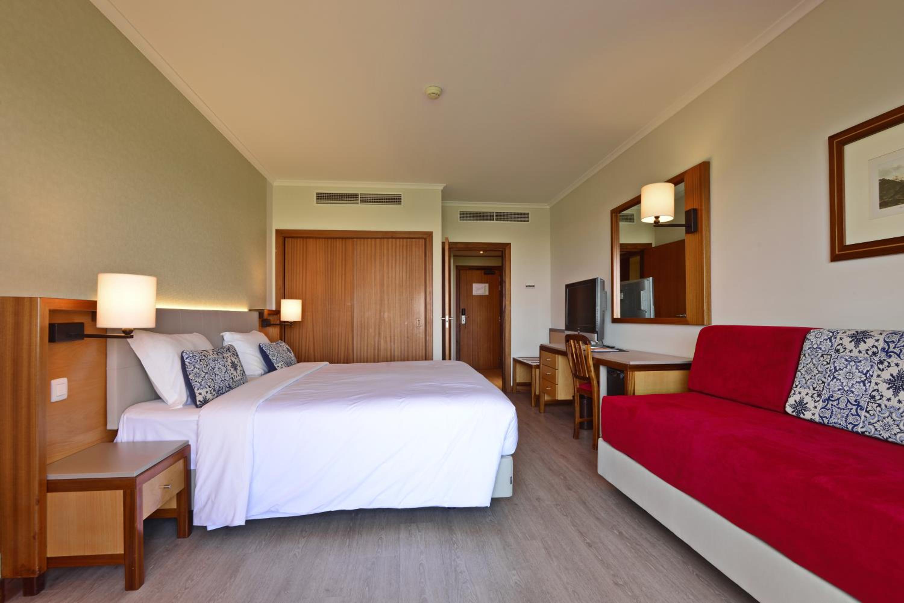 Classic Double Or Twin Room thumbnail 5