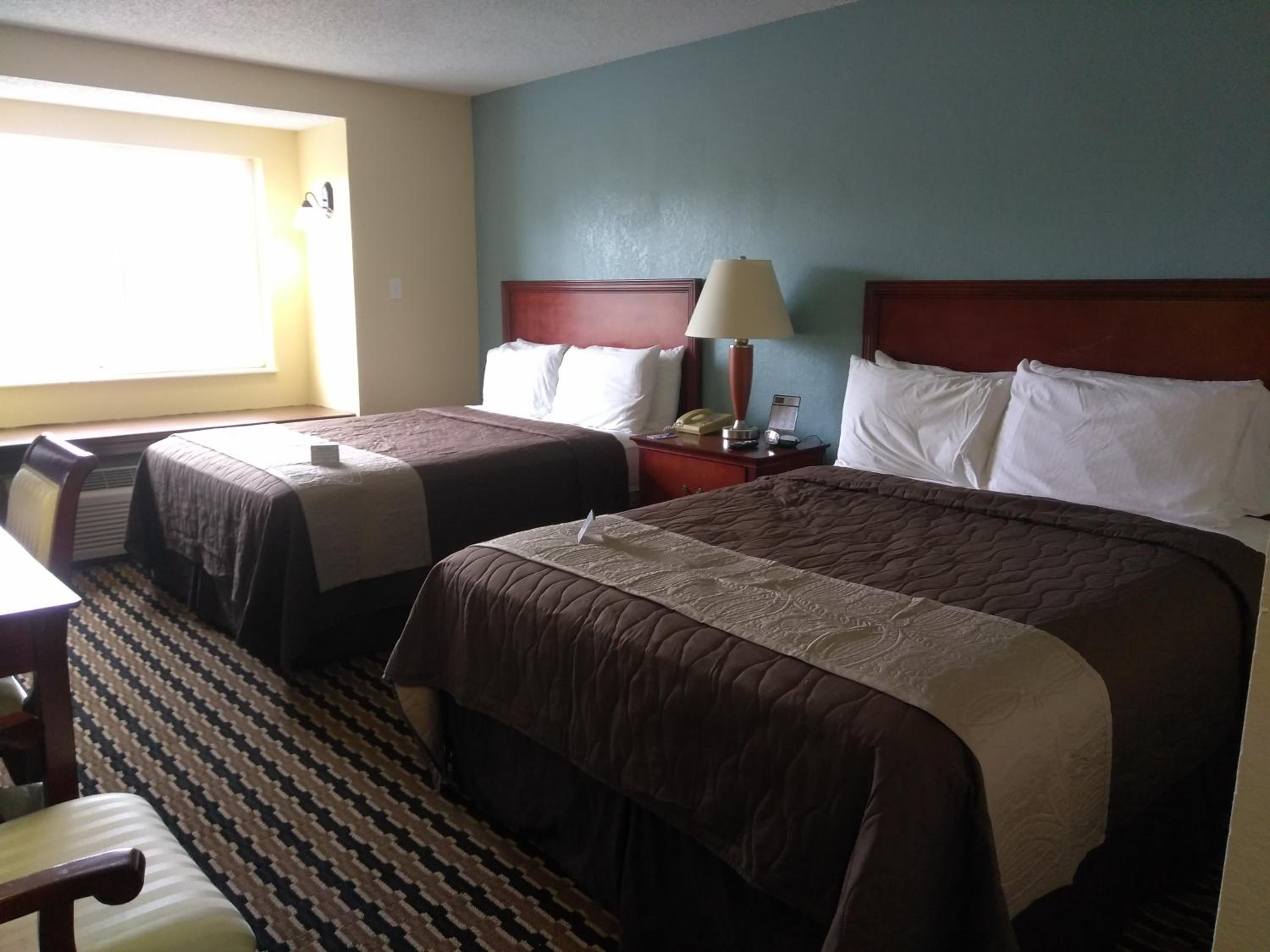 Queen Room with Two Queen Beds - Photo 3