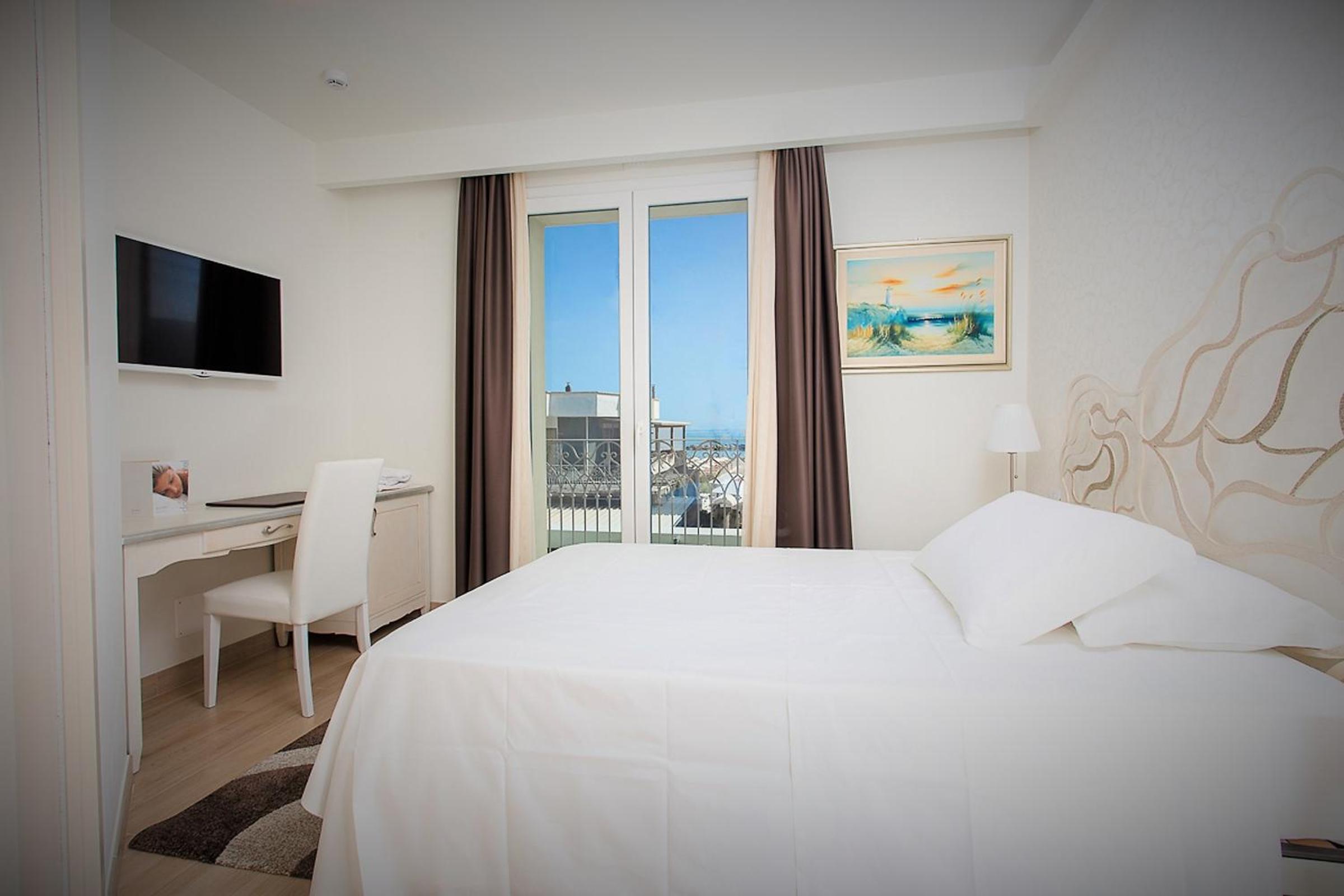 Junior Suite with Sea View (1 Adult)