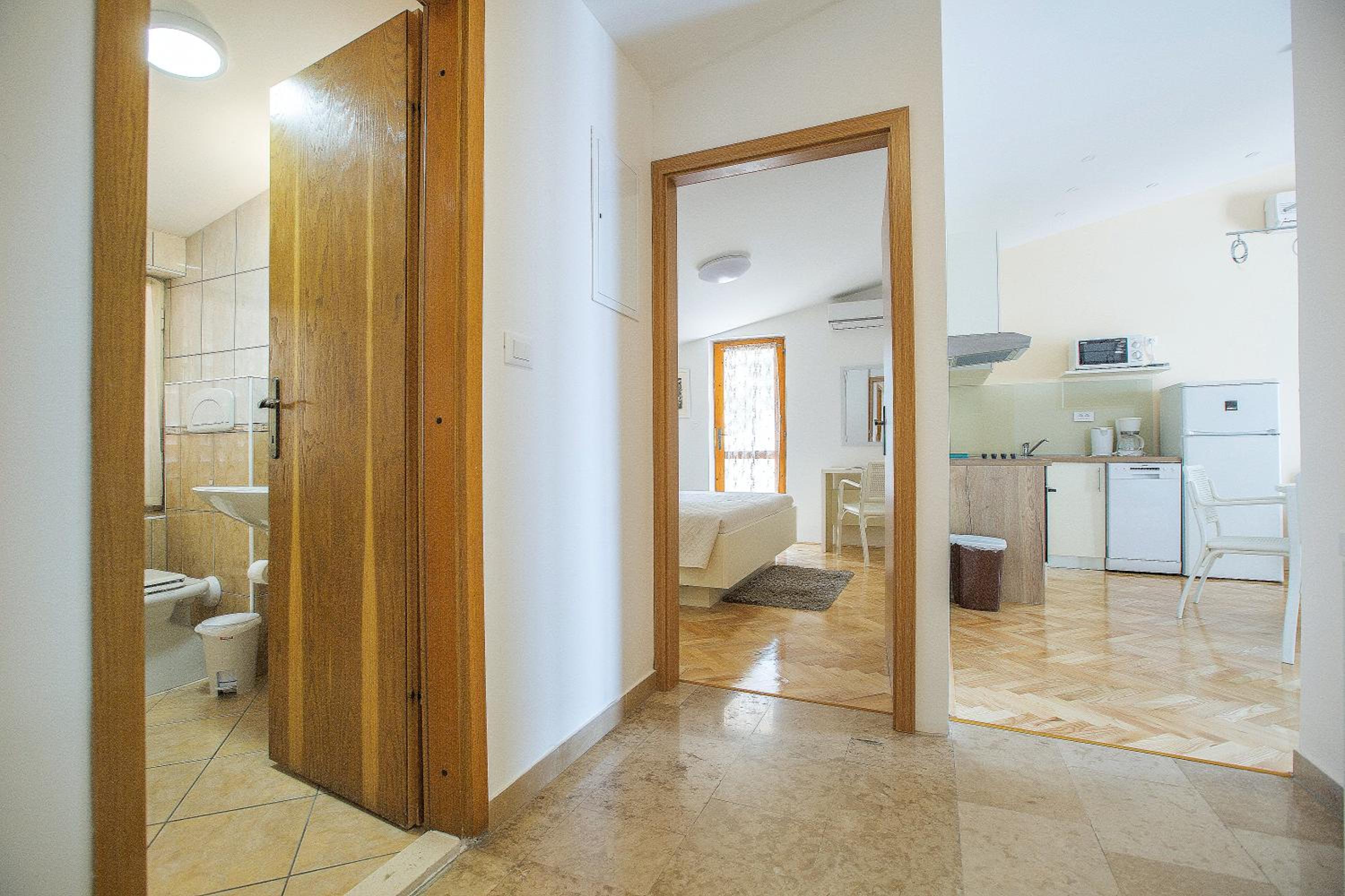 One-Bedroom Apartment with Sea and Harbor View photo 1