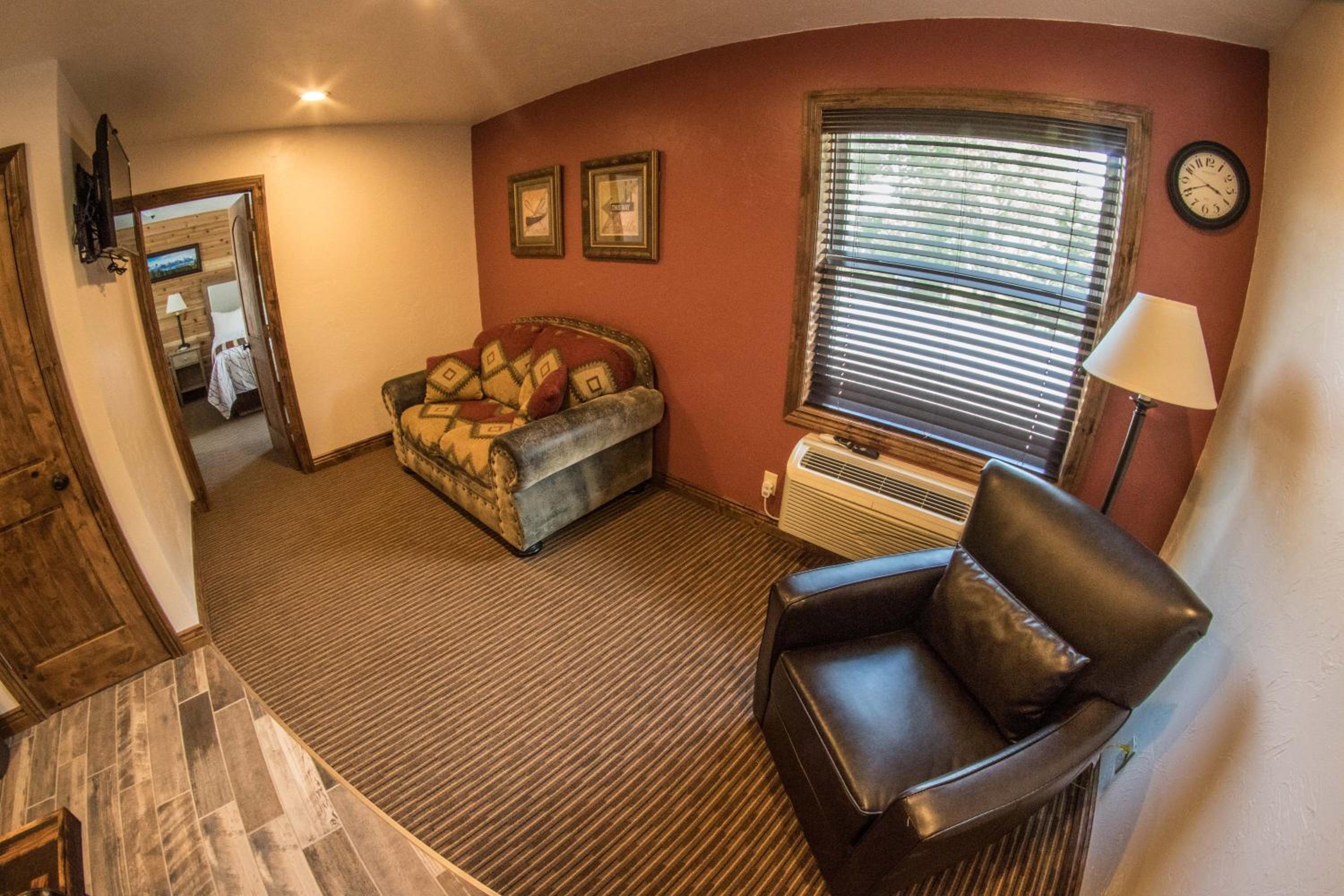 Deluxe Two-Bedroom Suite with Kitchenette