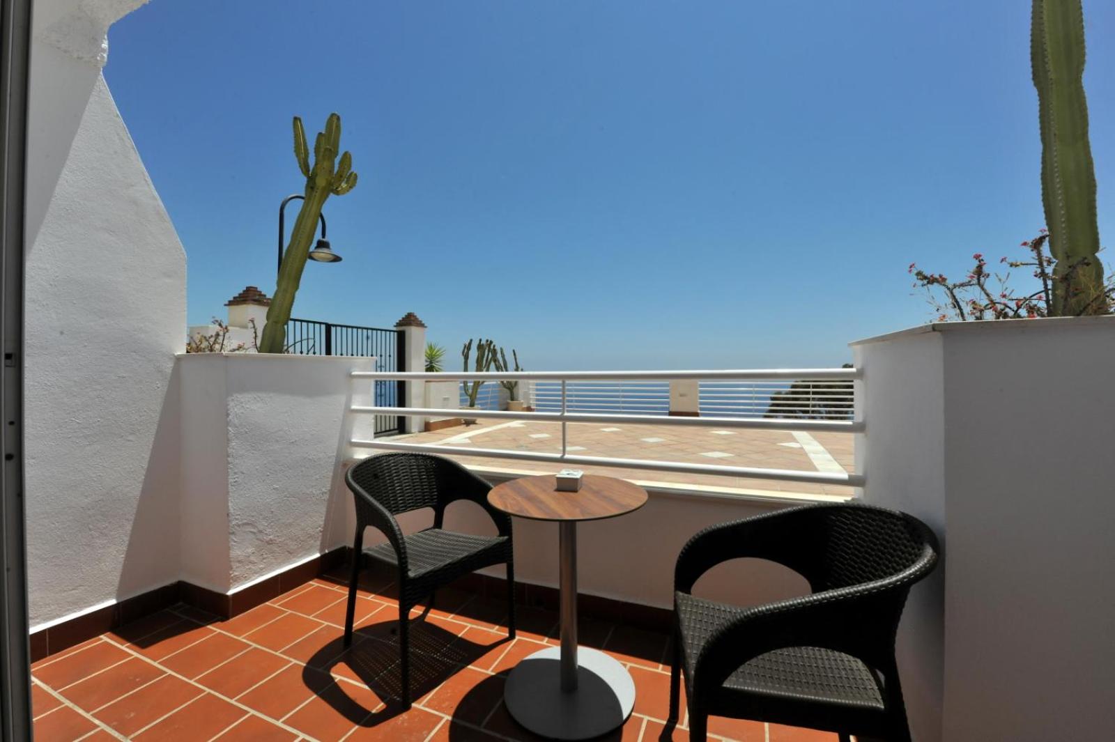 Junior Suite with Balcony - Non-Smoking - Photo 3