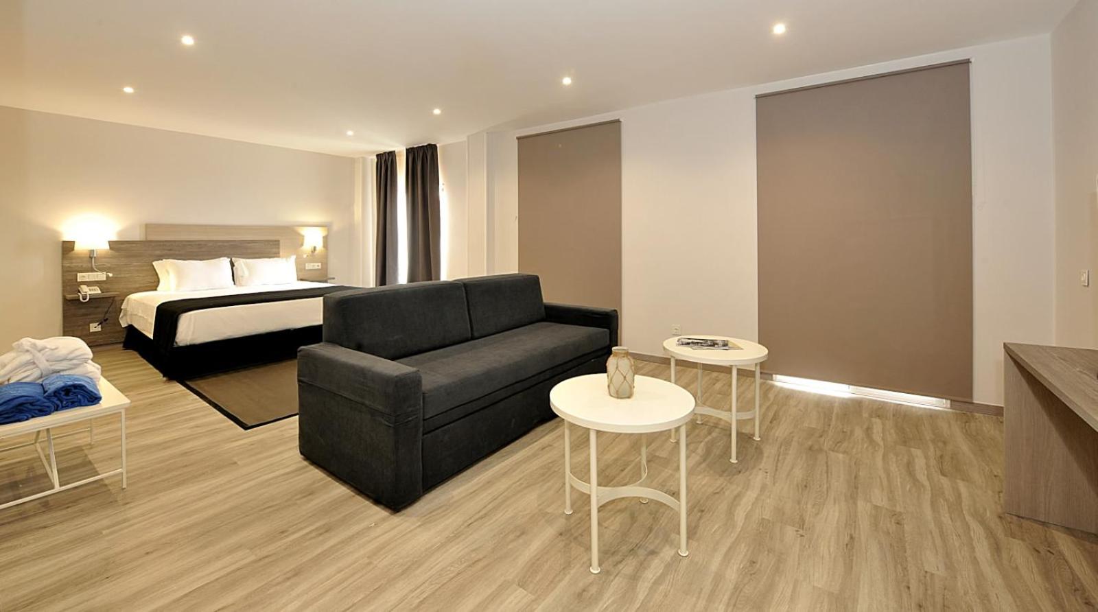 Suite - Photo 24