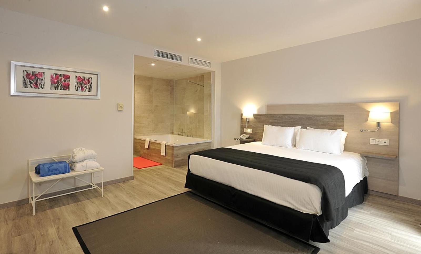 Suite - Photo 19