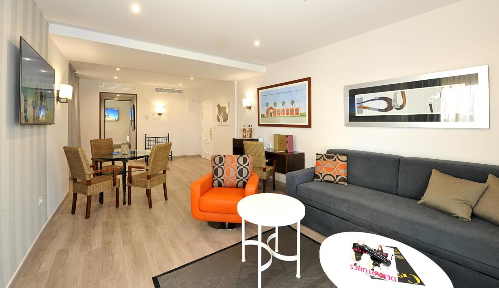 Suite - Photo 23