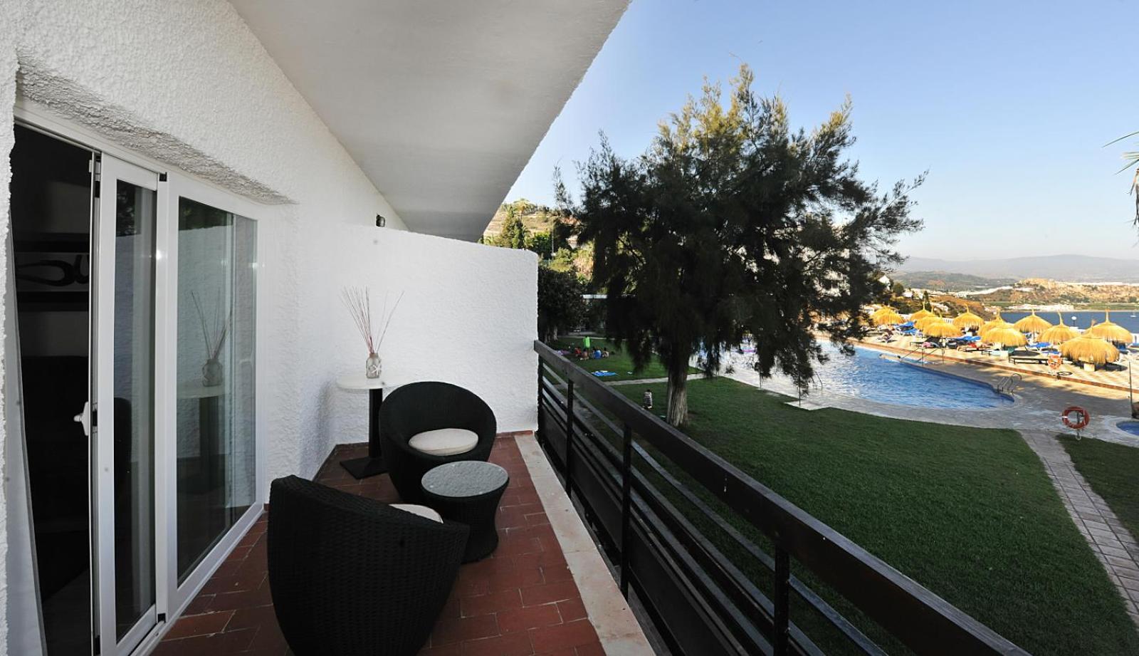 Suite - Photo 25