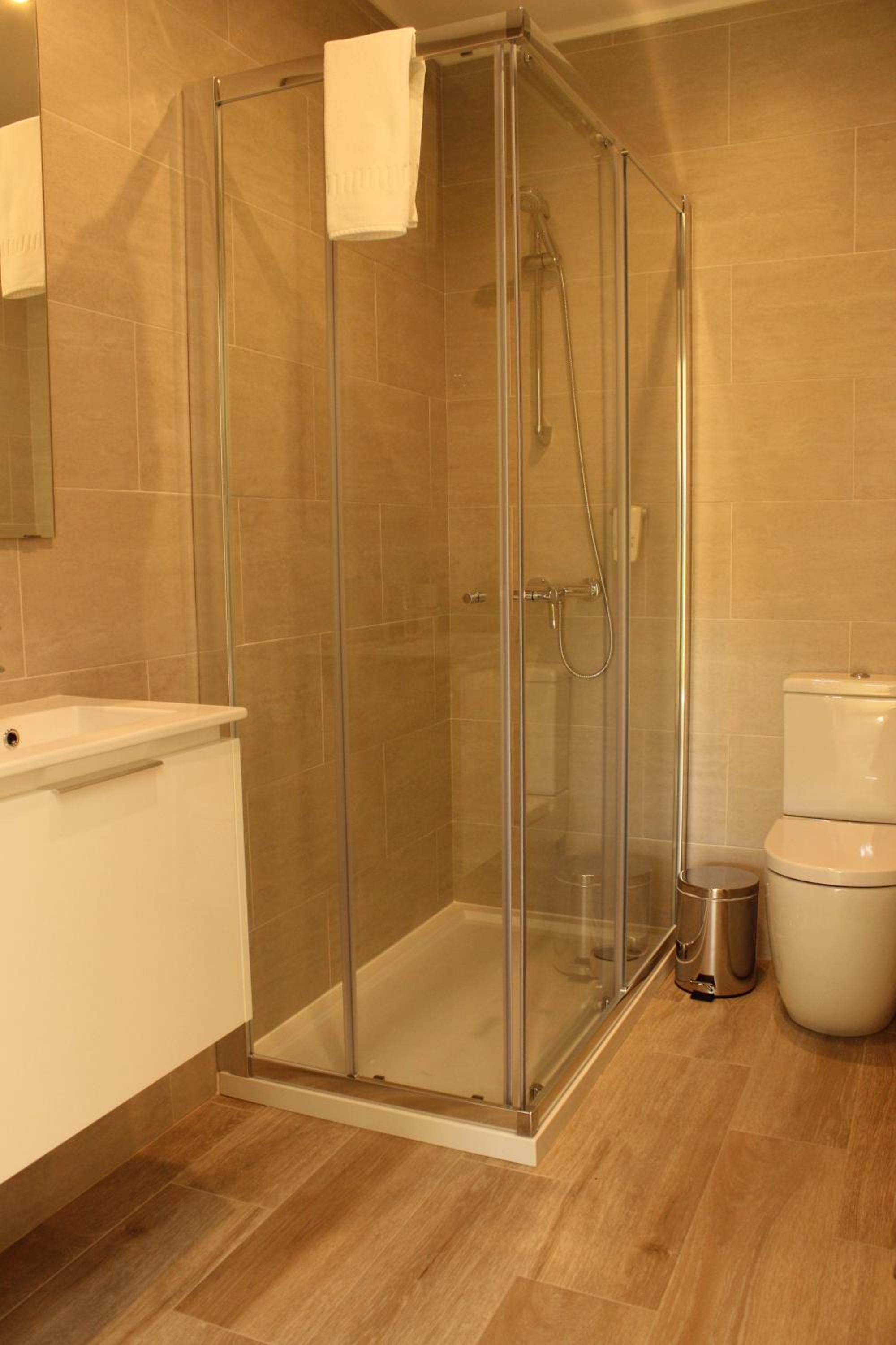 Twin Room - Photo 3