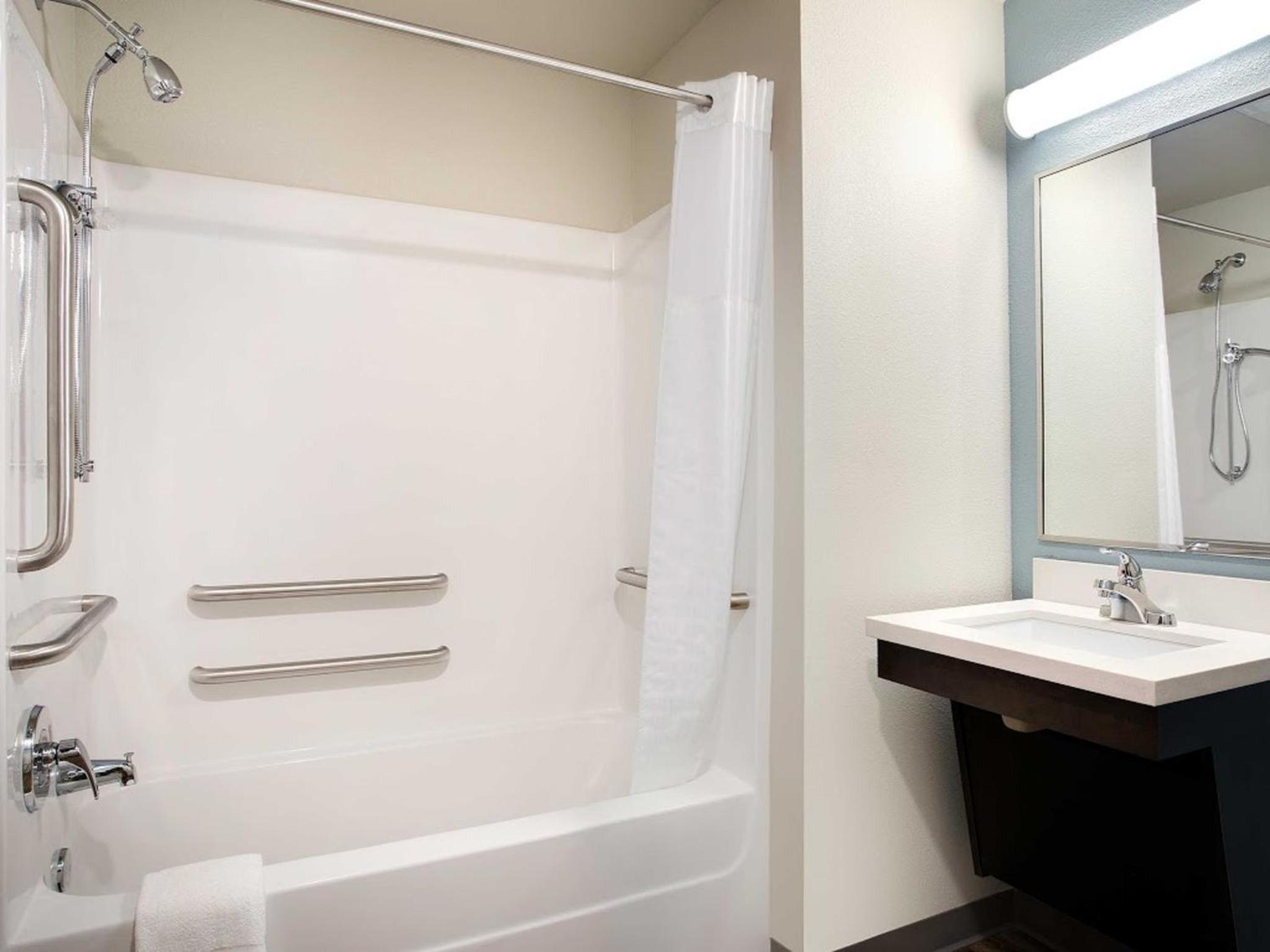 Queen Room with Two Queen Beds - Accessible/Non-Smoking  photo 2