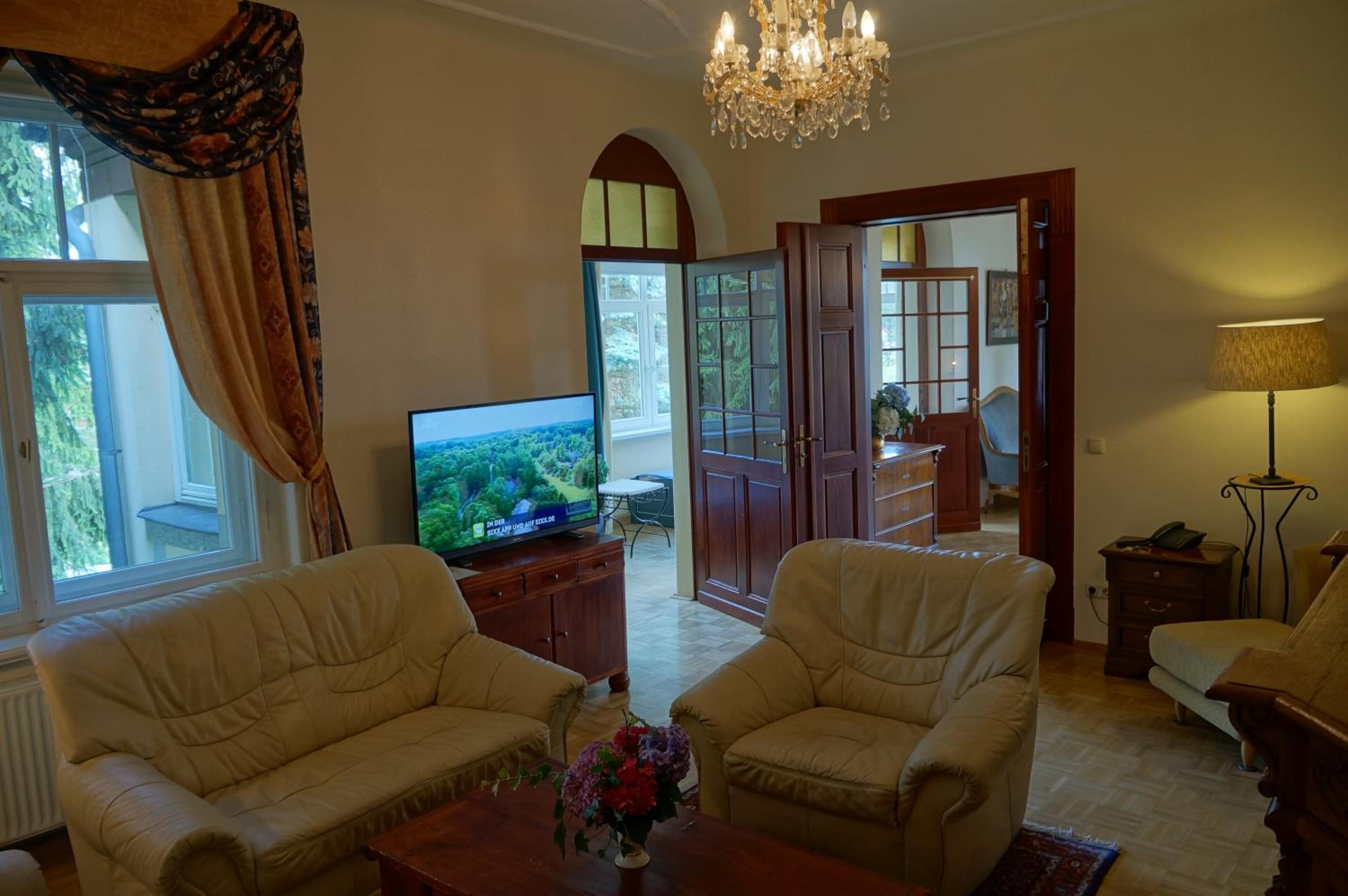 Suite - Photo 19