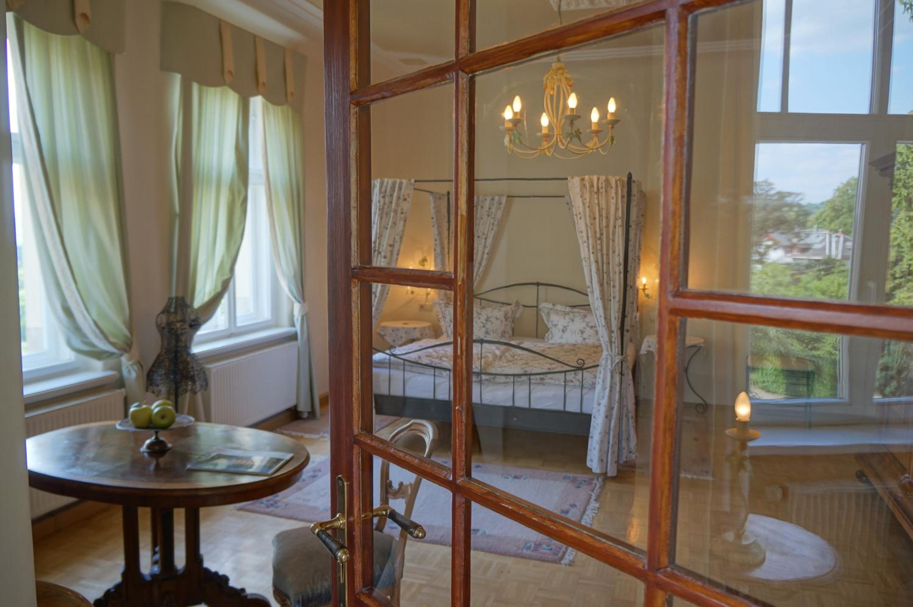 Suite - Photo 29