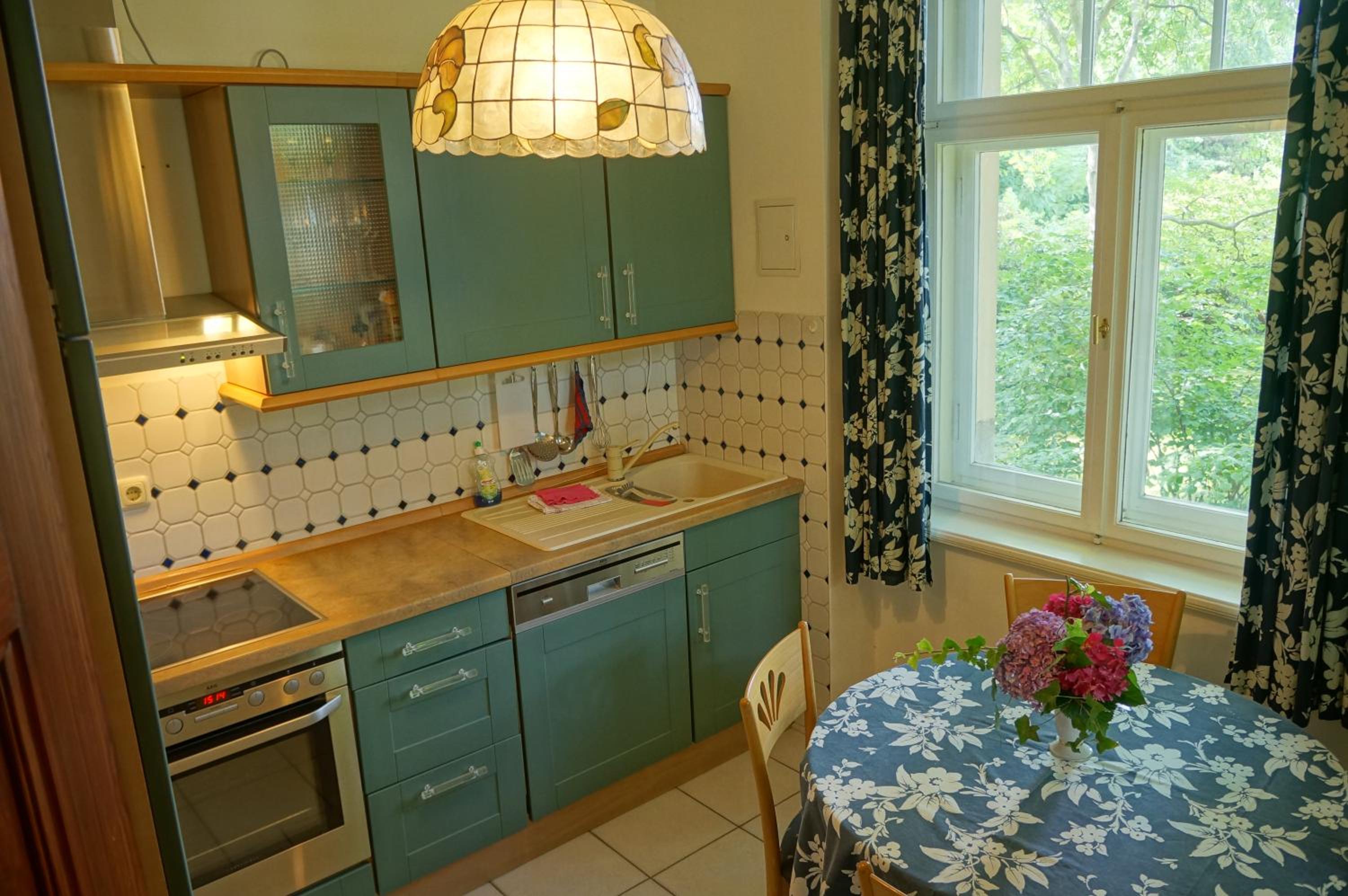 Suite - Photo 18