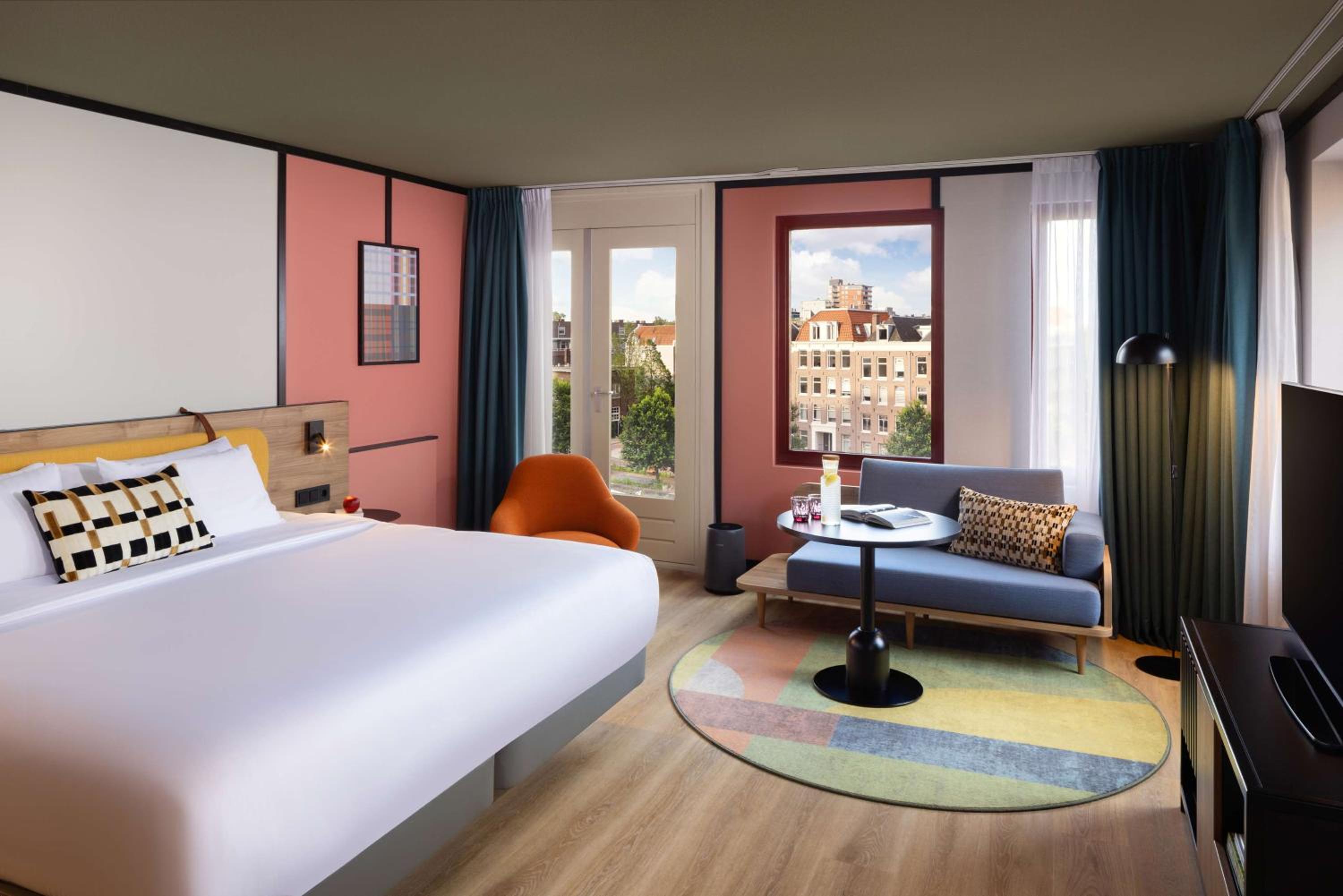 Superior Corner Room with Extra Bed (2 Adults + 1 Child) photo 1