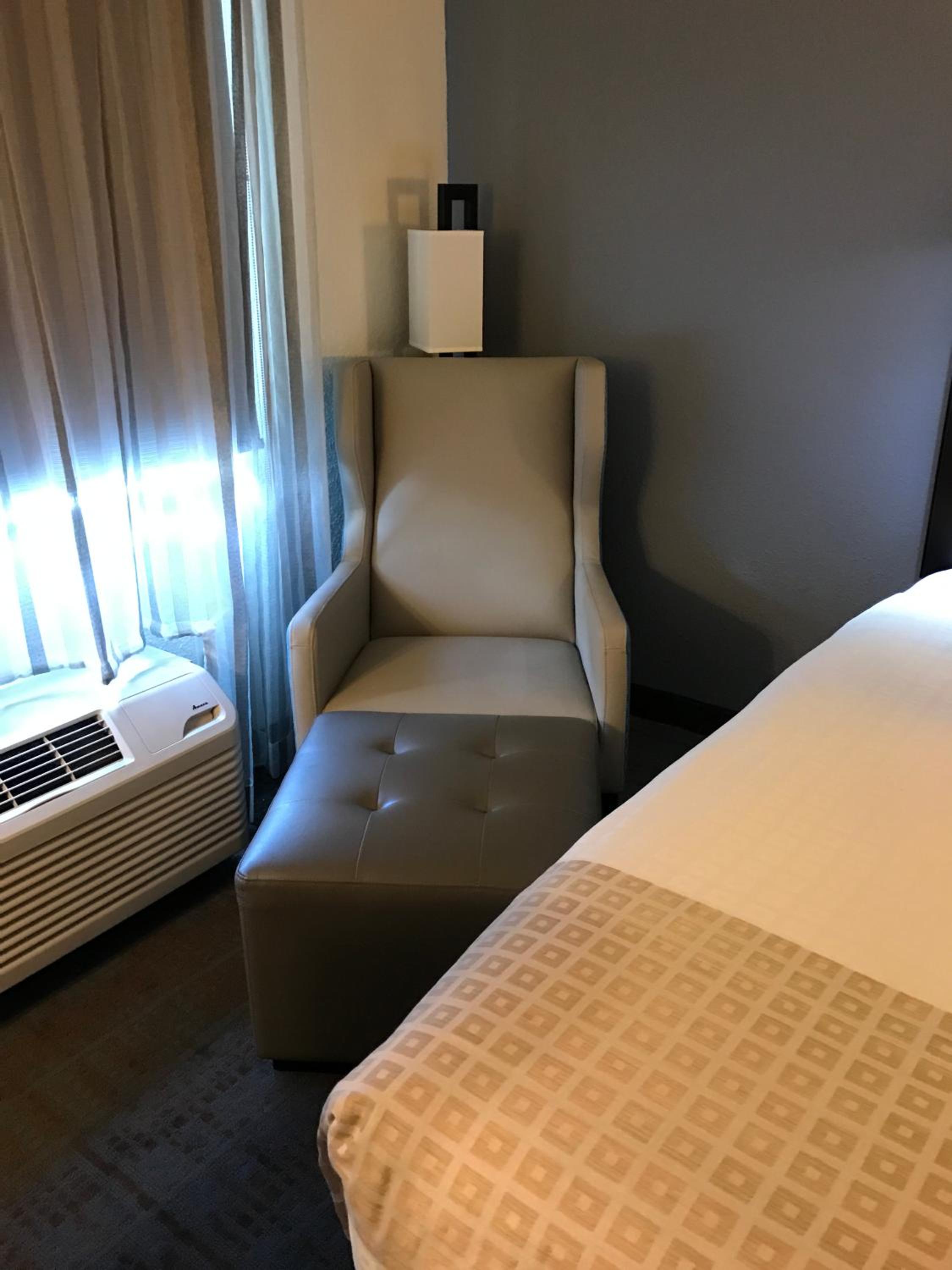 King Room - Non-Smoking - Photo 3