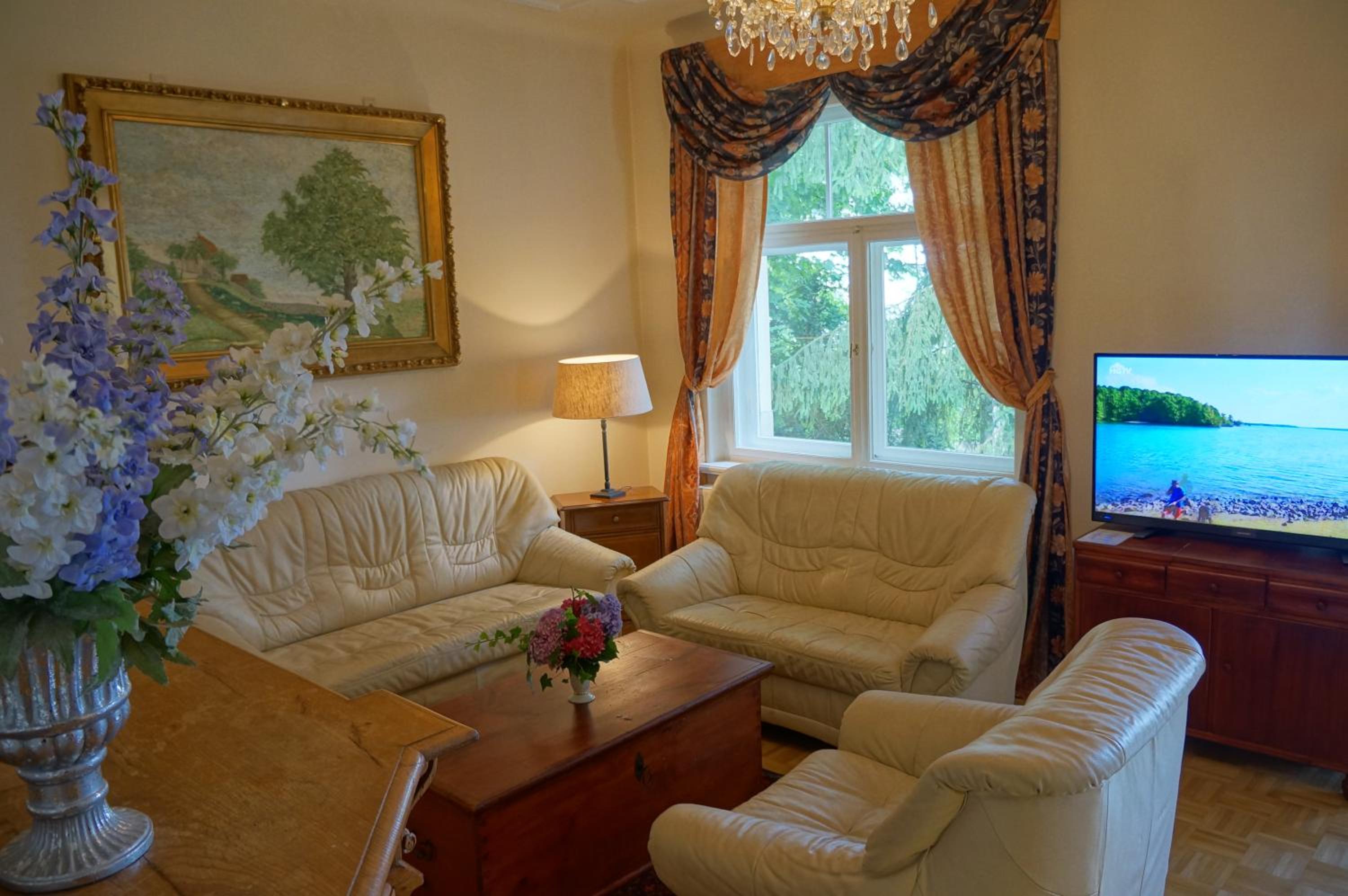 Suite - Photo 28