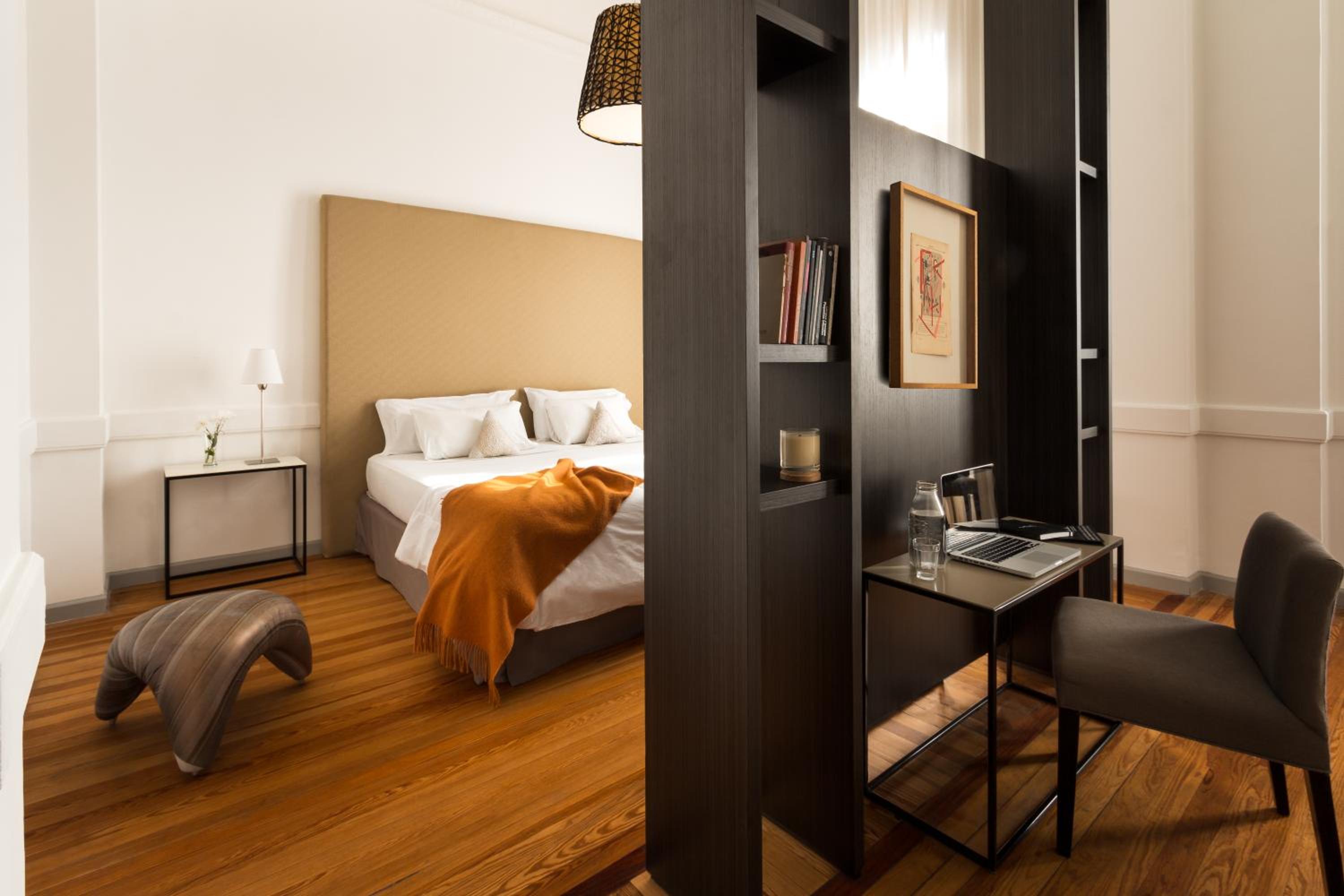 Business King or Twin Room - Non-Smoking - Photo 3