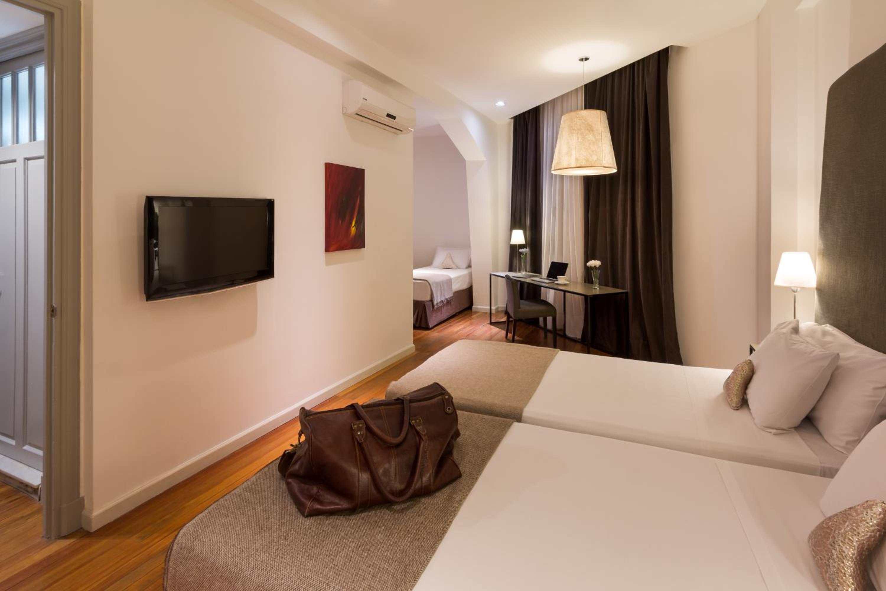 Suite with 3 Twin Beds