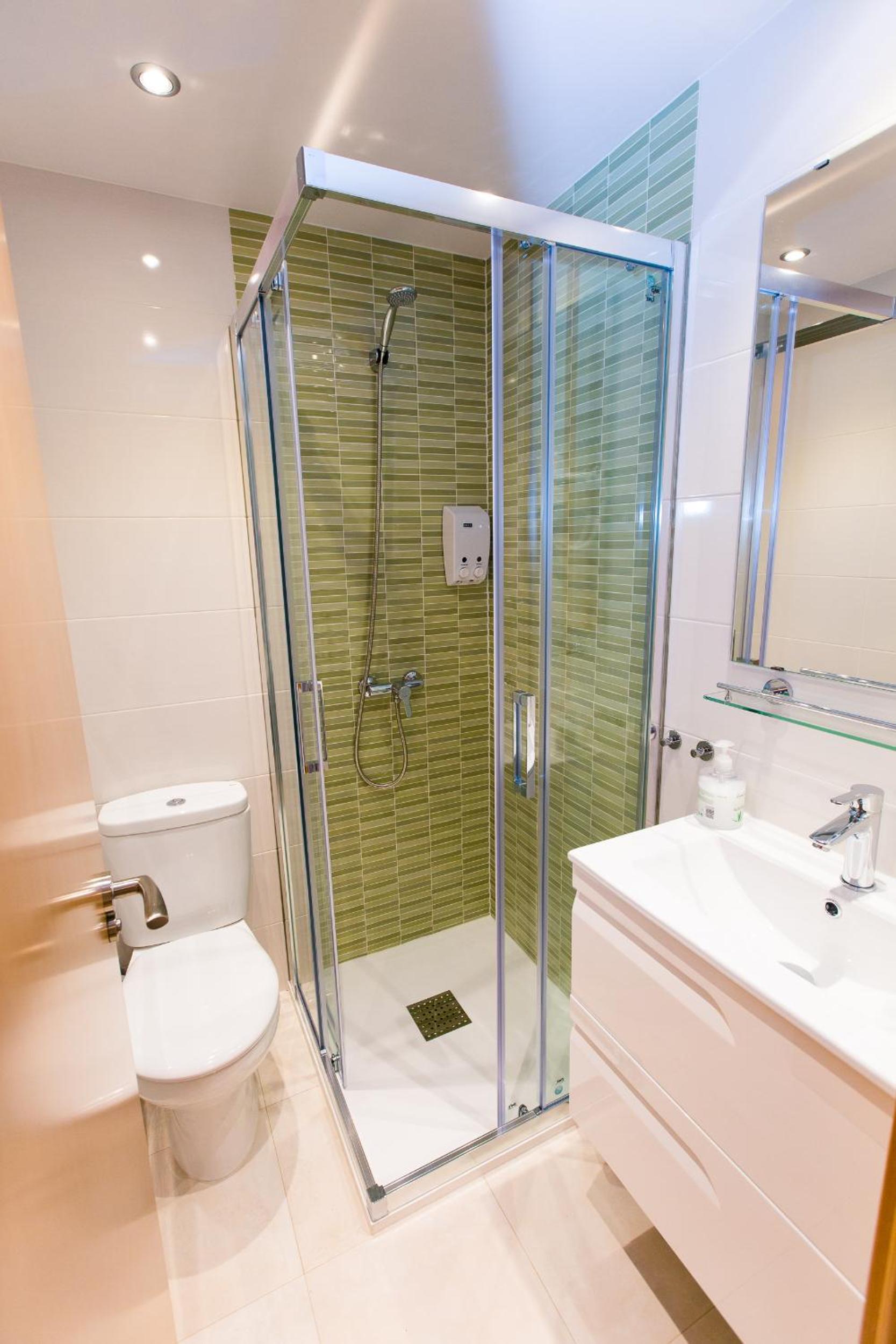Double Room with Private Bathroom - 1 Double bed - Photo 10