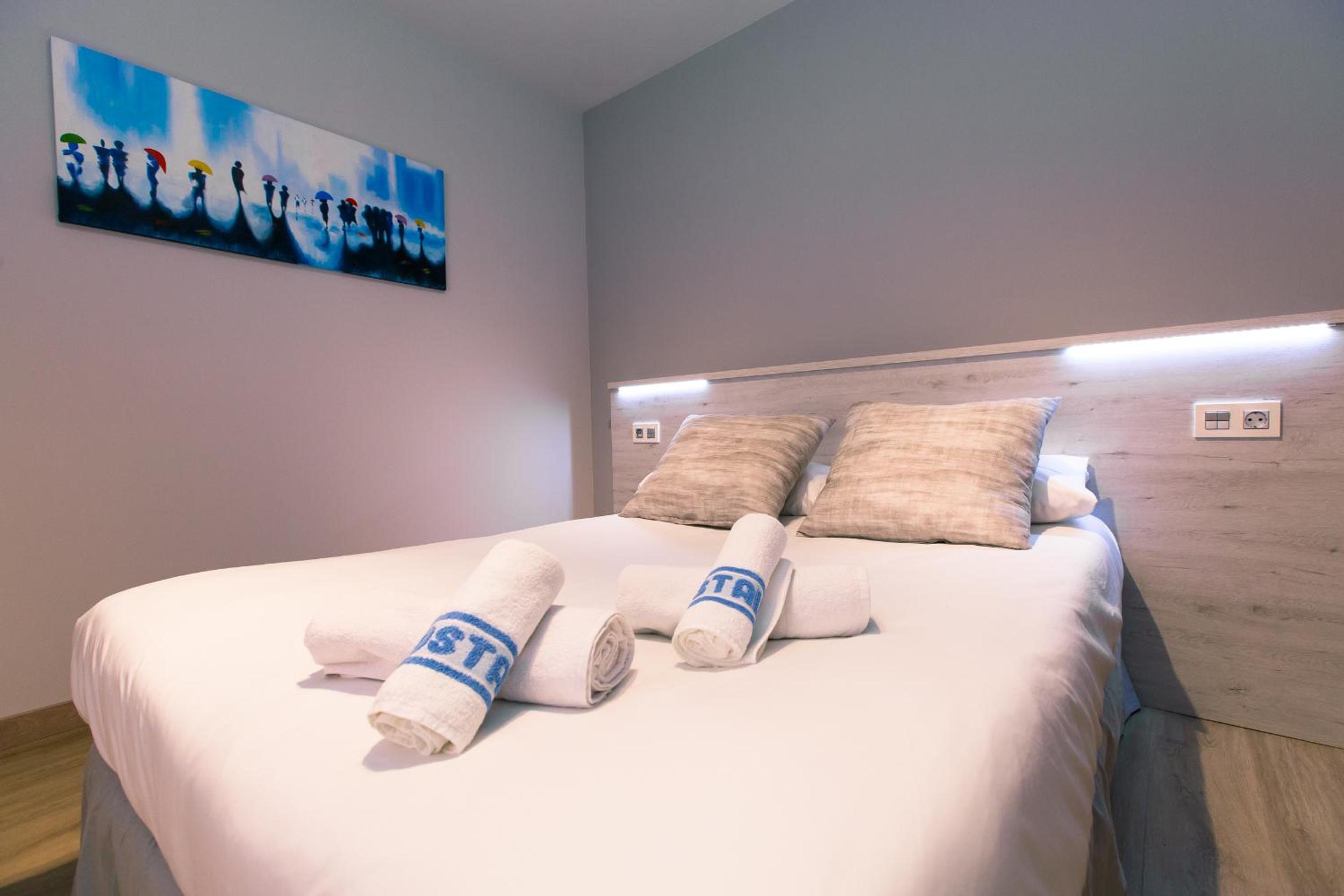 Double Room with Private Bathroom - 1 Double bed - Photo 3