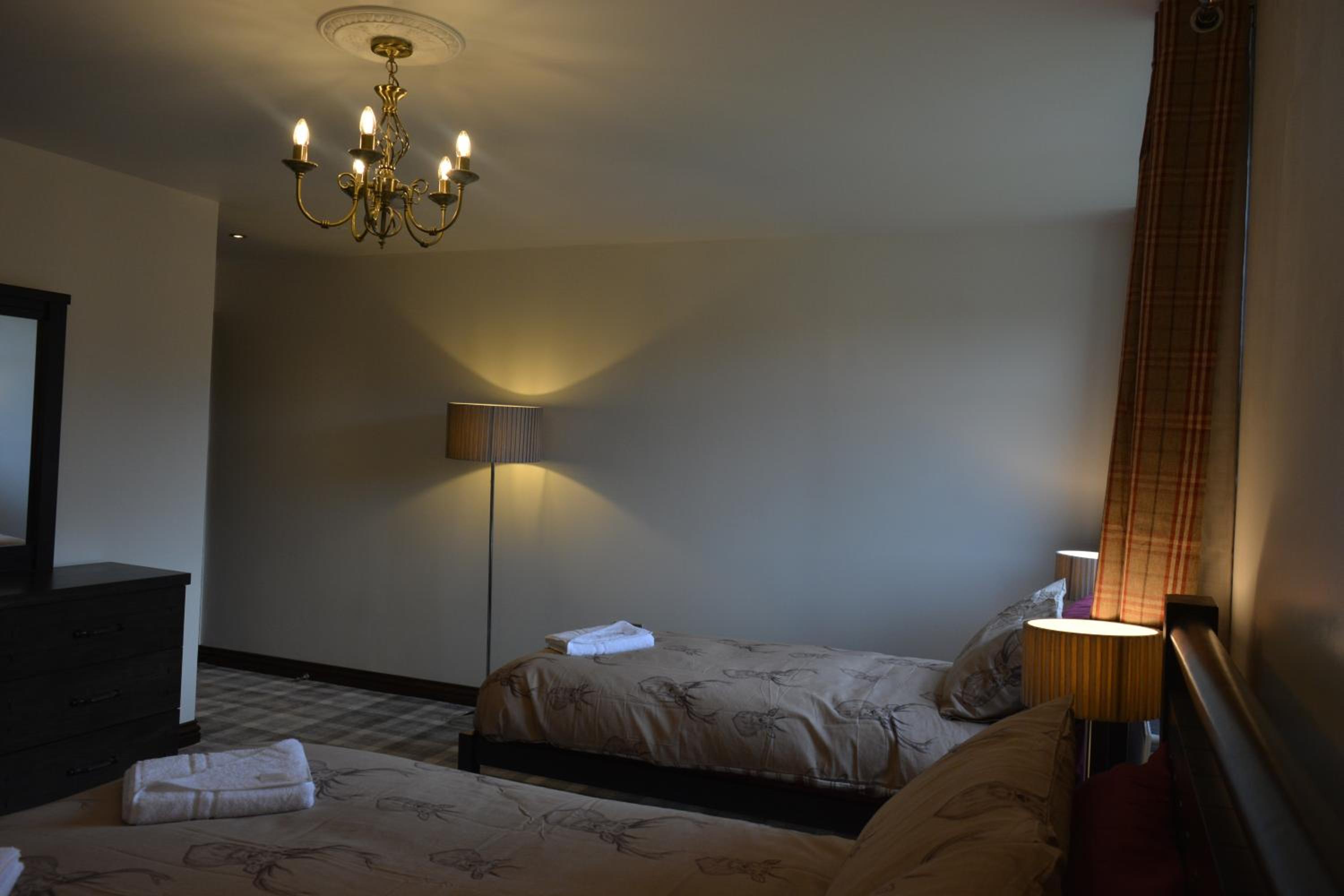Luxury Triple Room with Jacuzzi Bath - Photo 2
