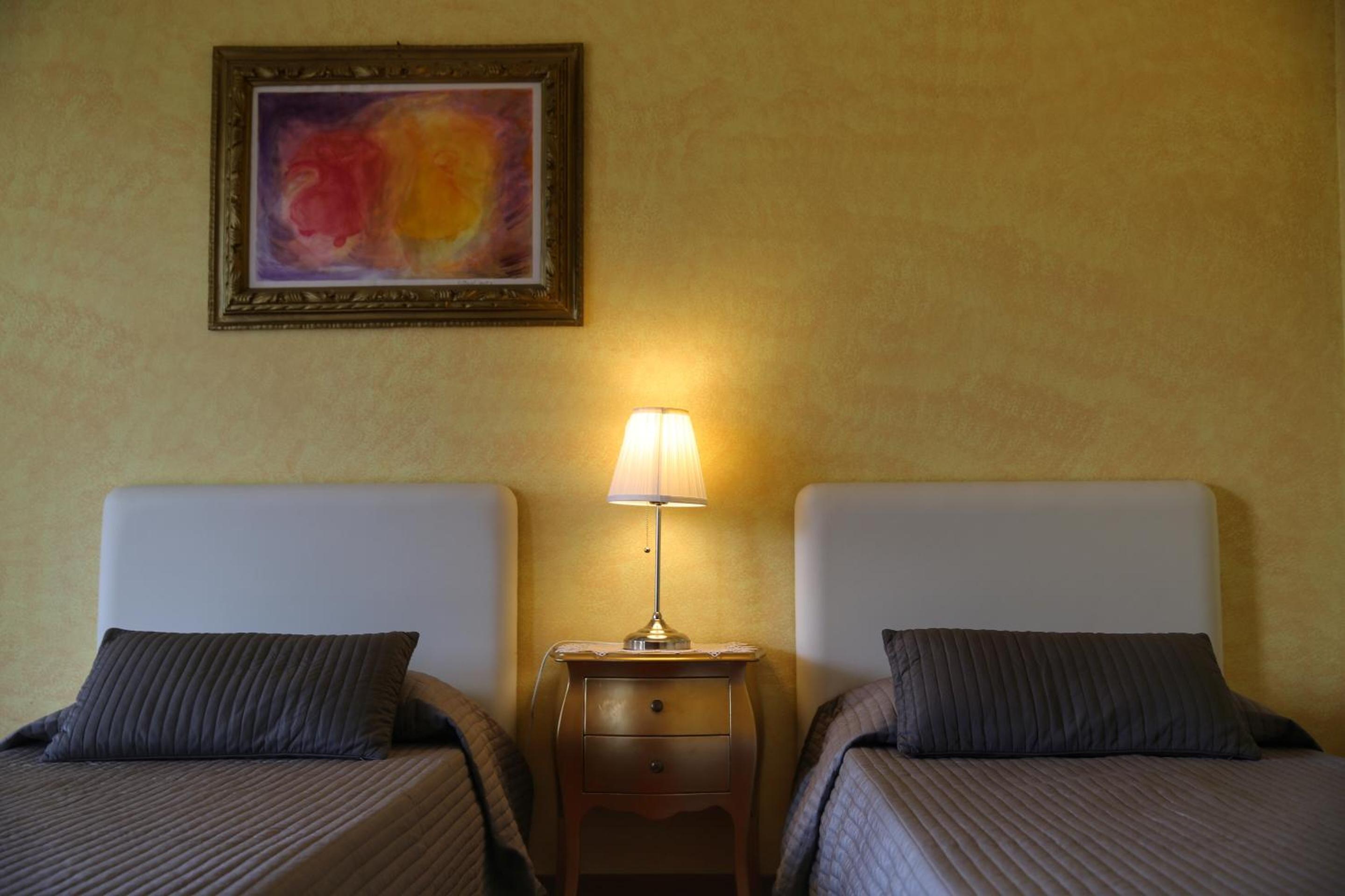 Twin Room With Private Bathroom photo 1