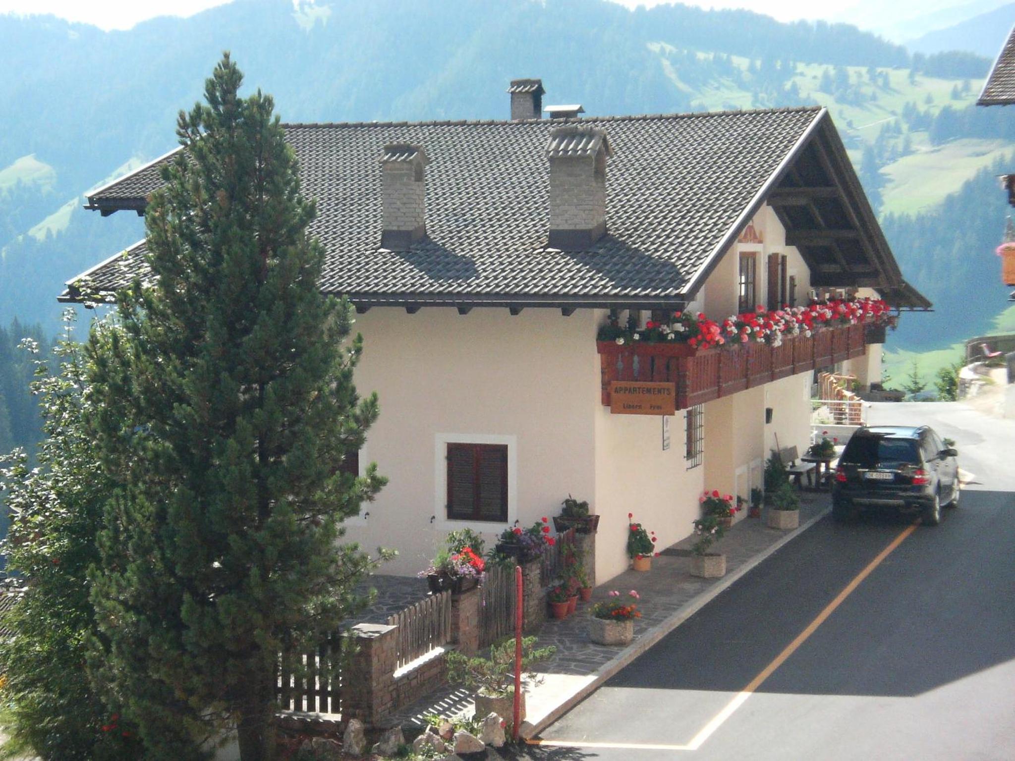 Apartment with Balcony photo 3