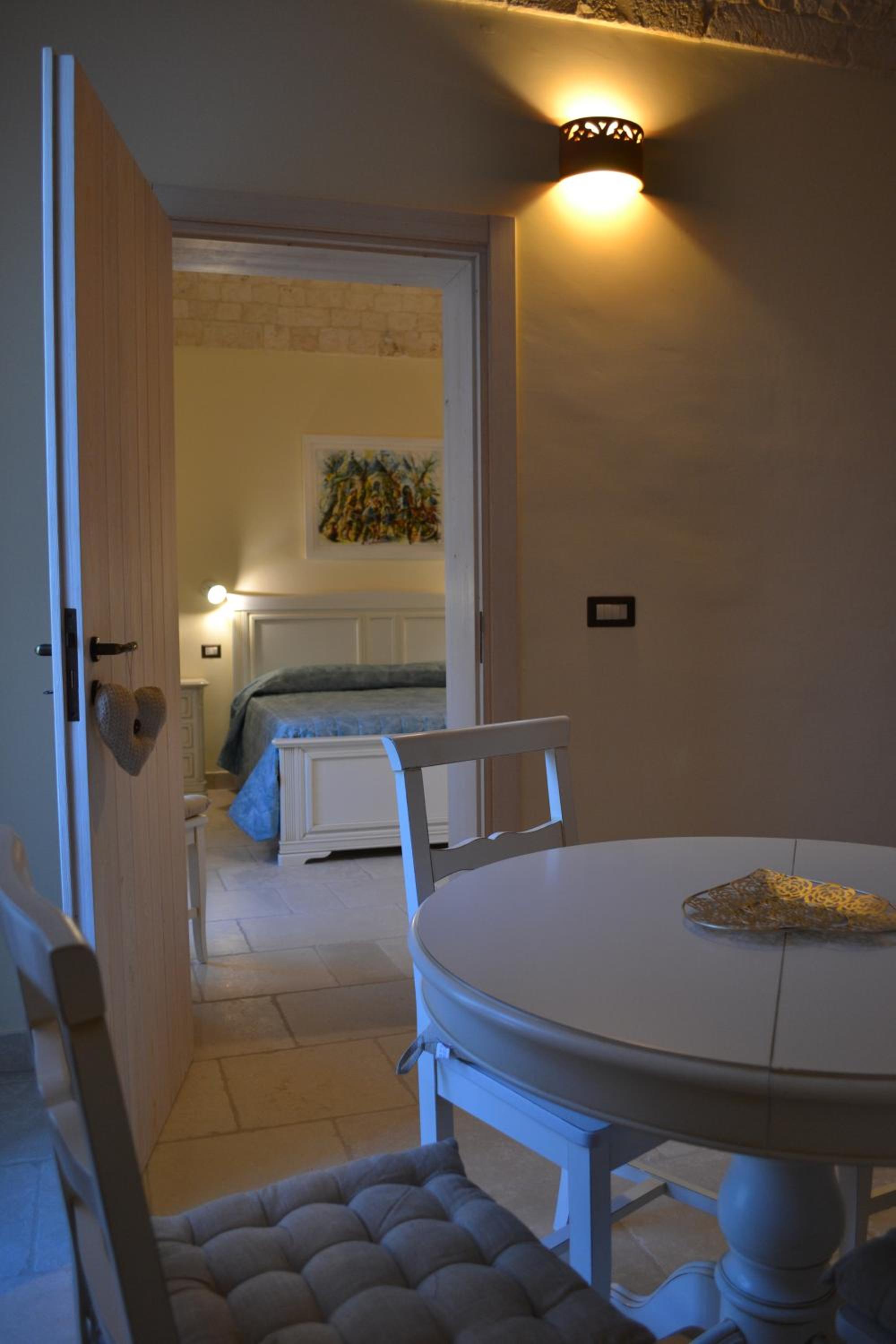 Suite with Hot Tub photo 2