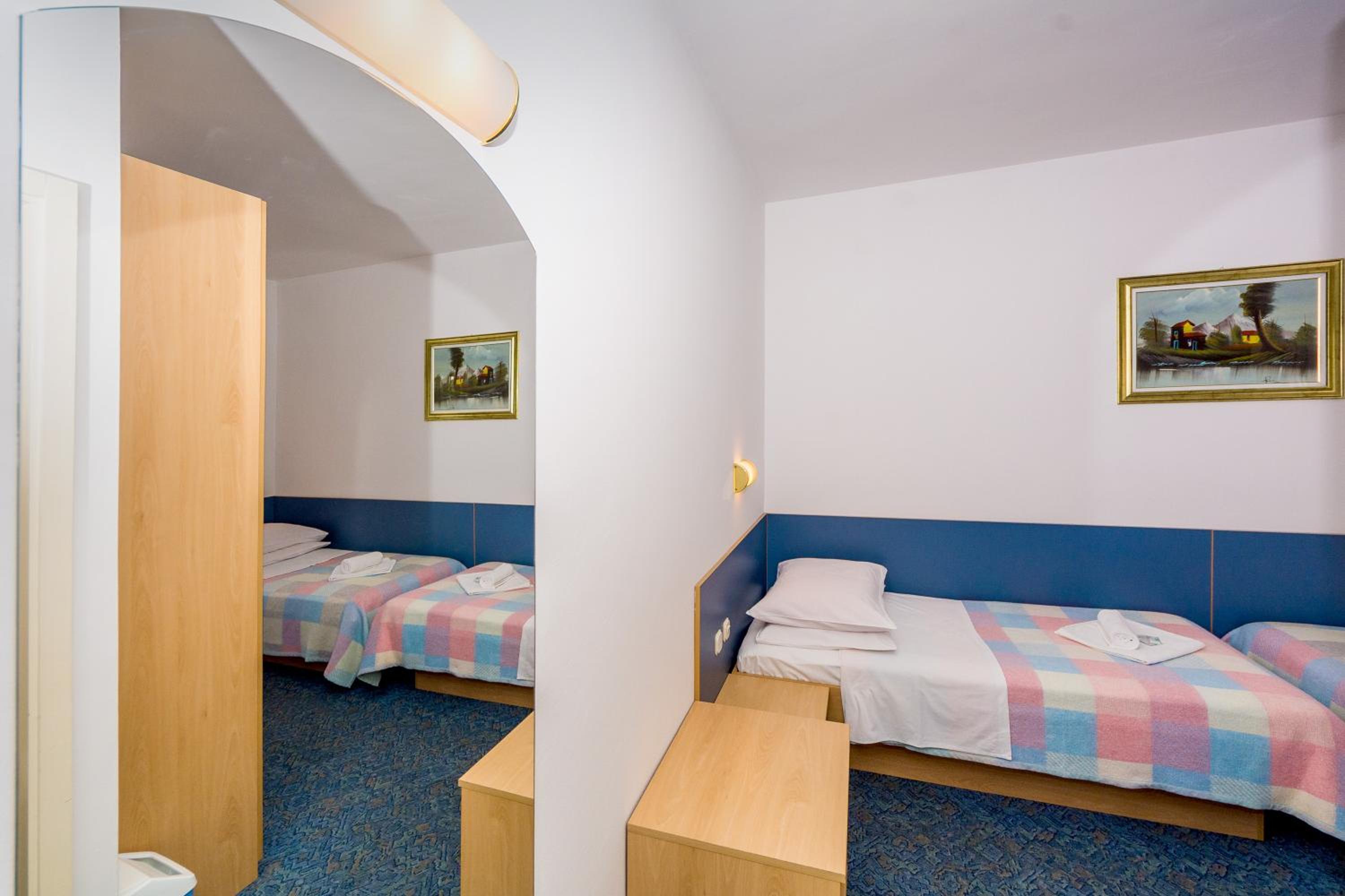 Standard Twin Room with Sea View - Photo 2