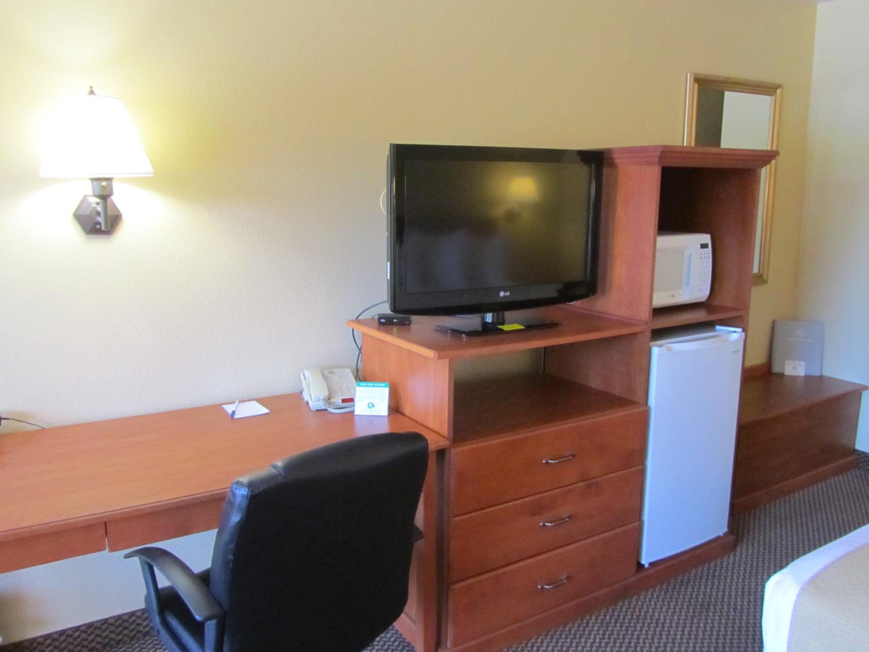 Queen Room with Two Queen Beds and Kitchenette - Non-Smoking photo 2