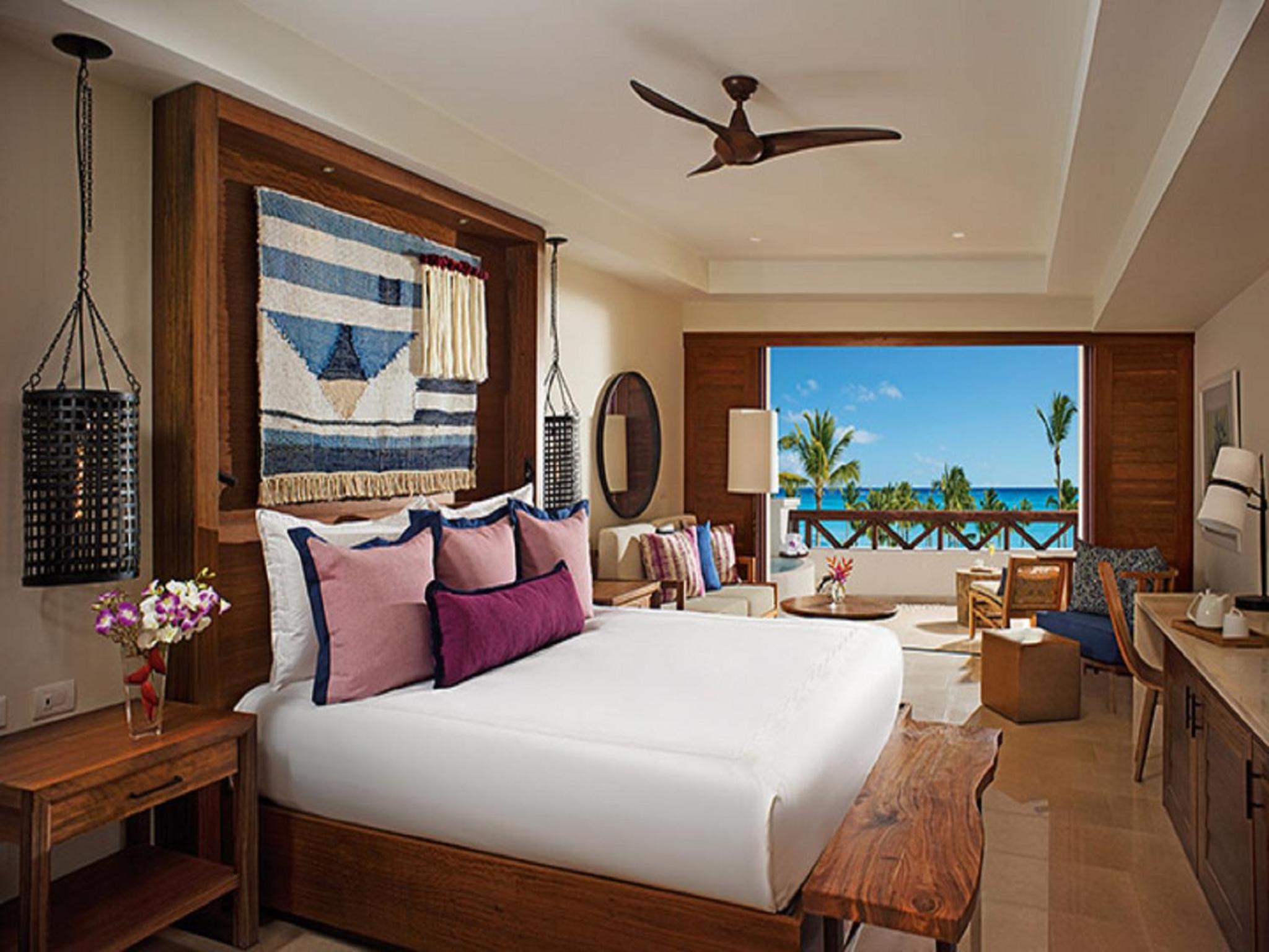 Preferred Club Jr. Suite Ocean View with king size bed — the resort's own picture — photo supplied by the resort