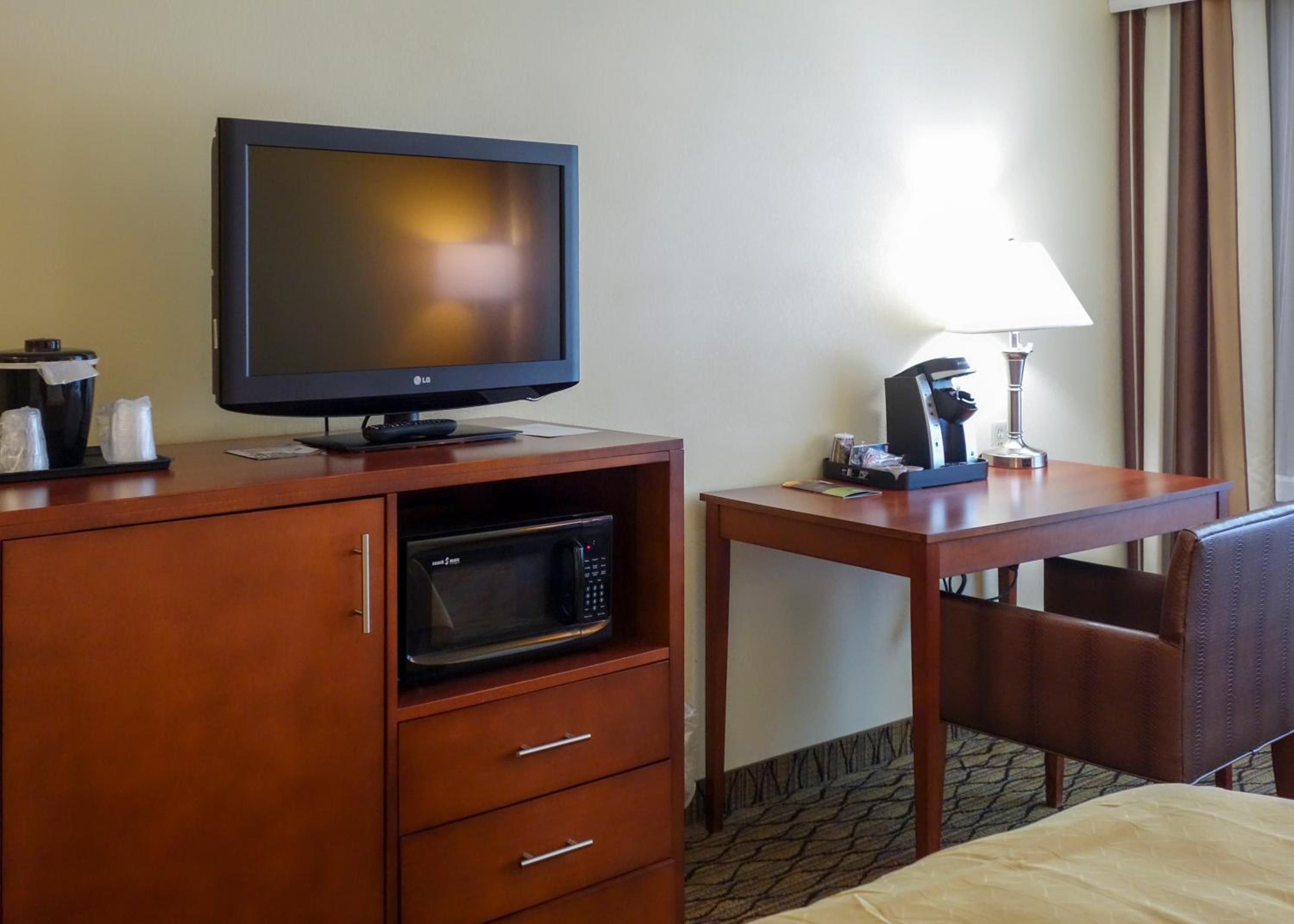 King Room - Non-Smoking - Photo 3