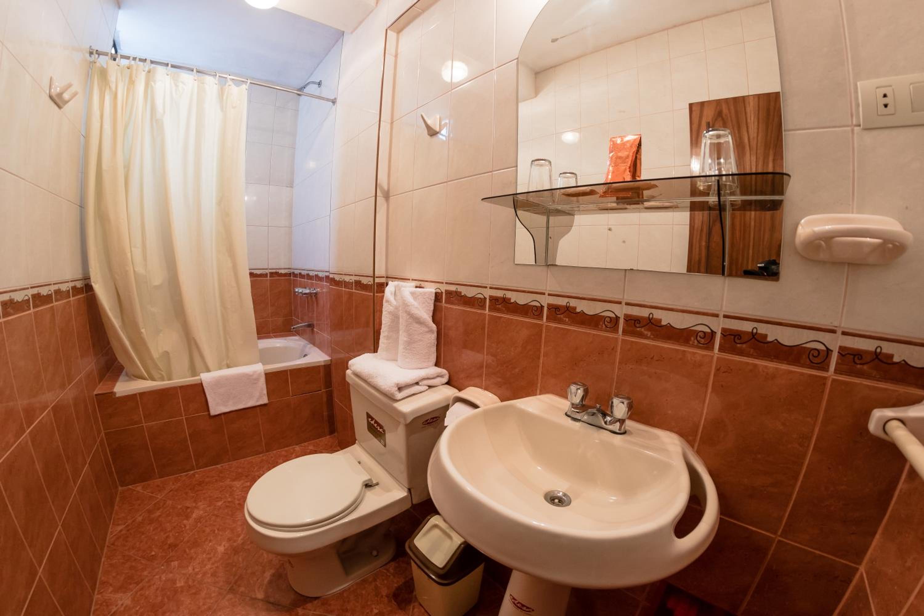 Twin Room with Private Bathroom photo 1