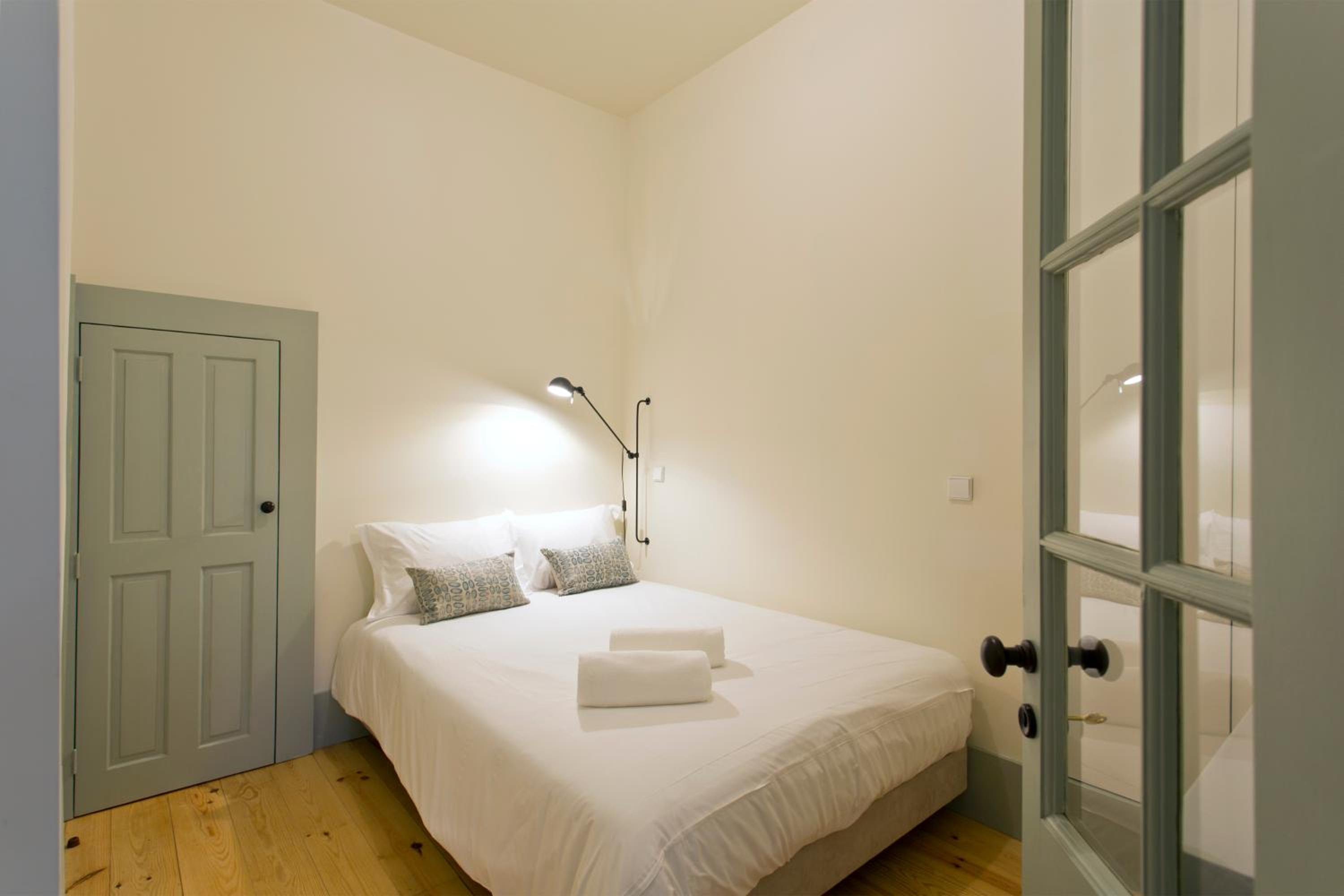 One-Bedroom Apartment with Balcony - Photo 15
