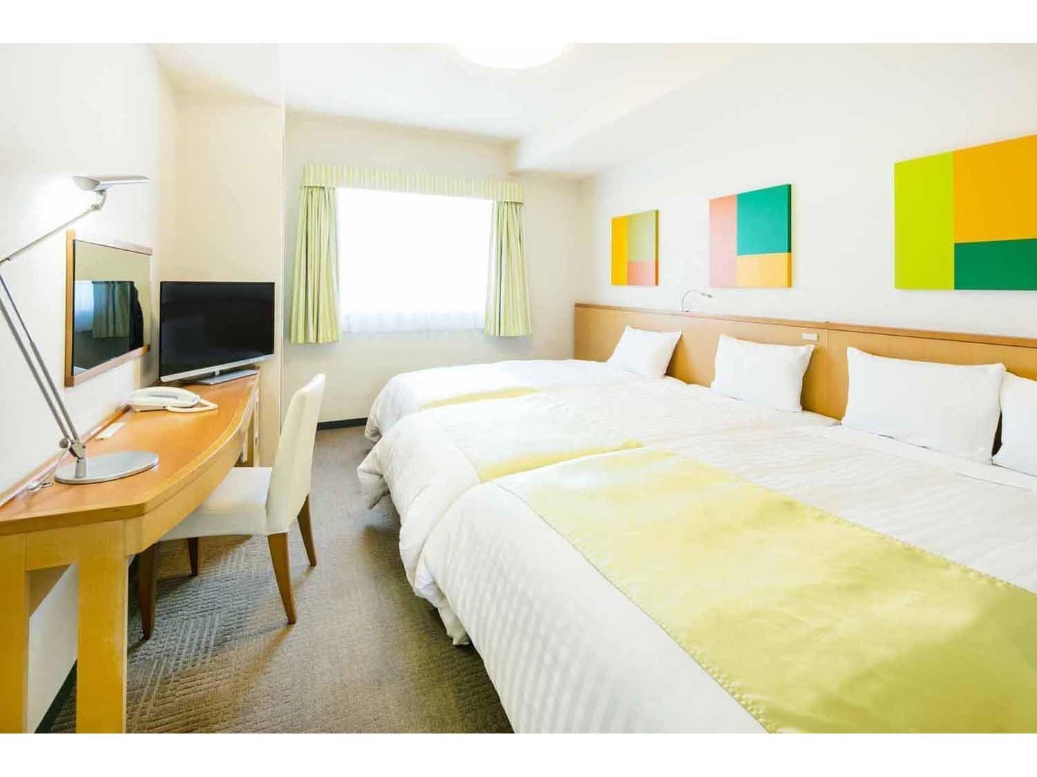 Twin Room with Extra Bed - Non-Smoking photo 1