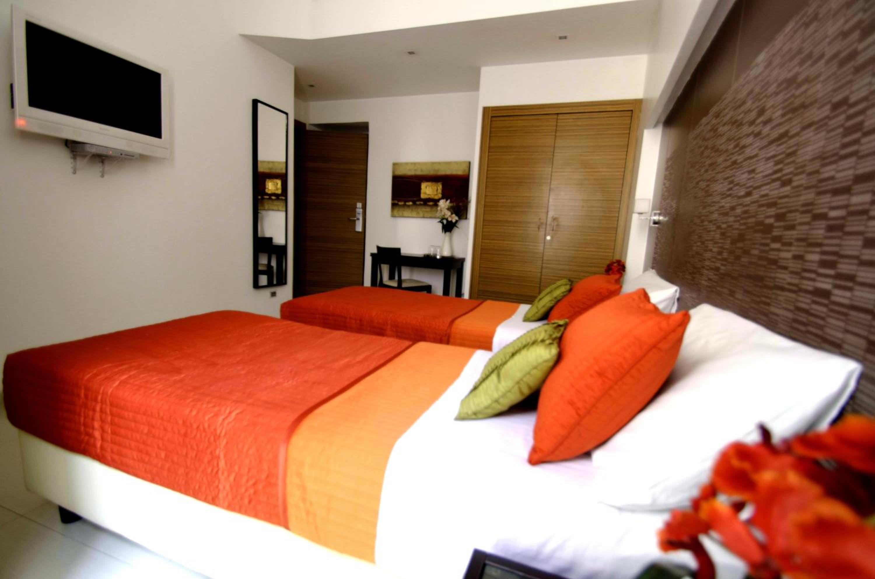 Double or Twin Room photo 3