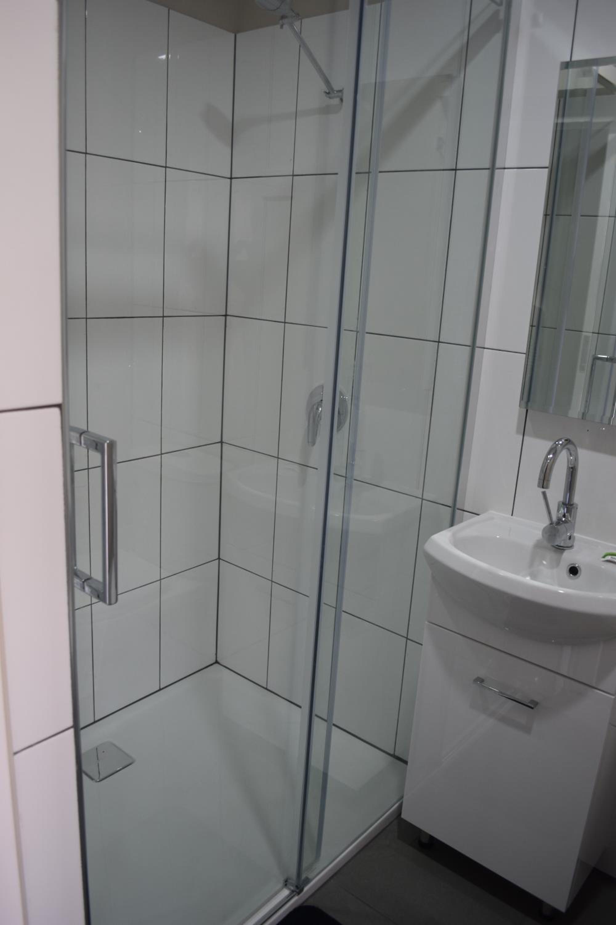 Deluxe Double Room with Shower - Photo 8