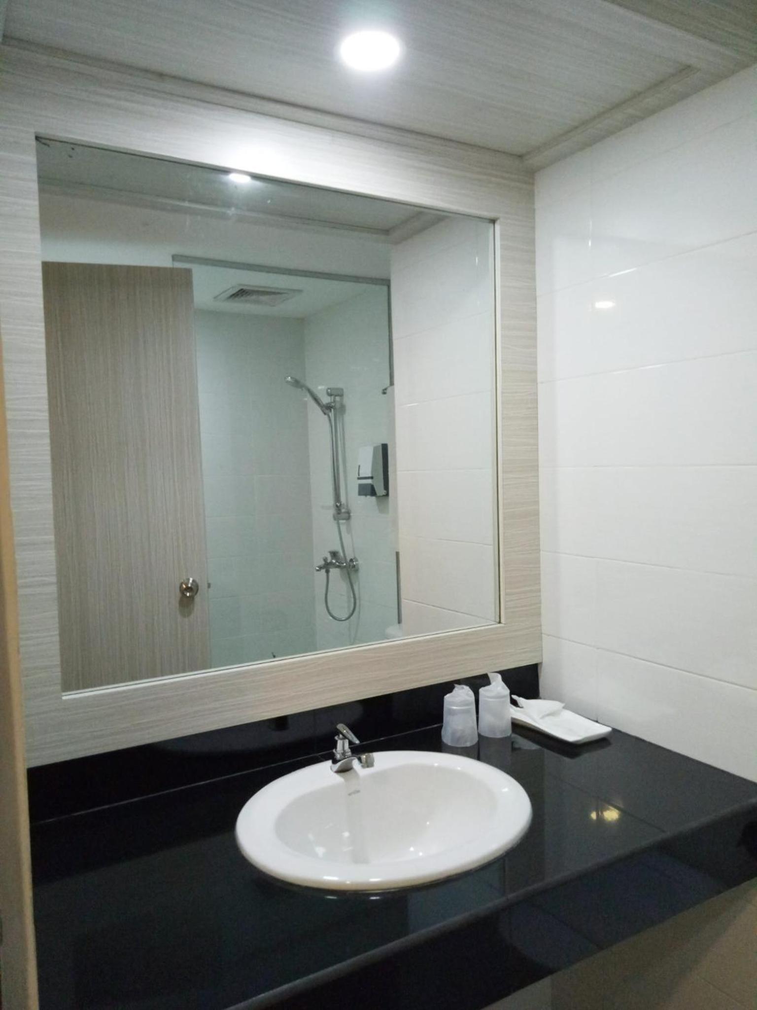 Standard Double or Twin Room photo 3