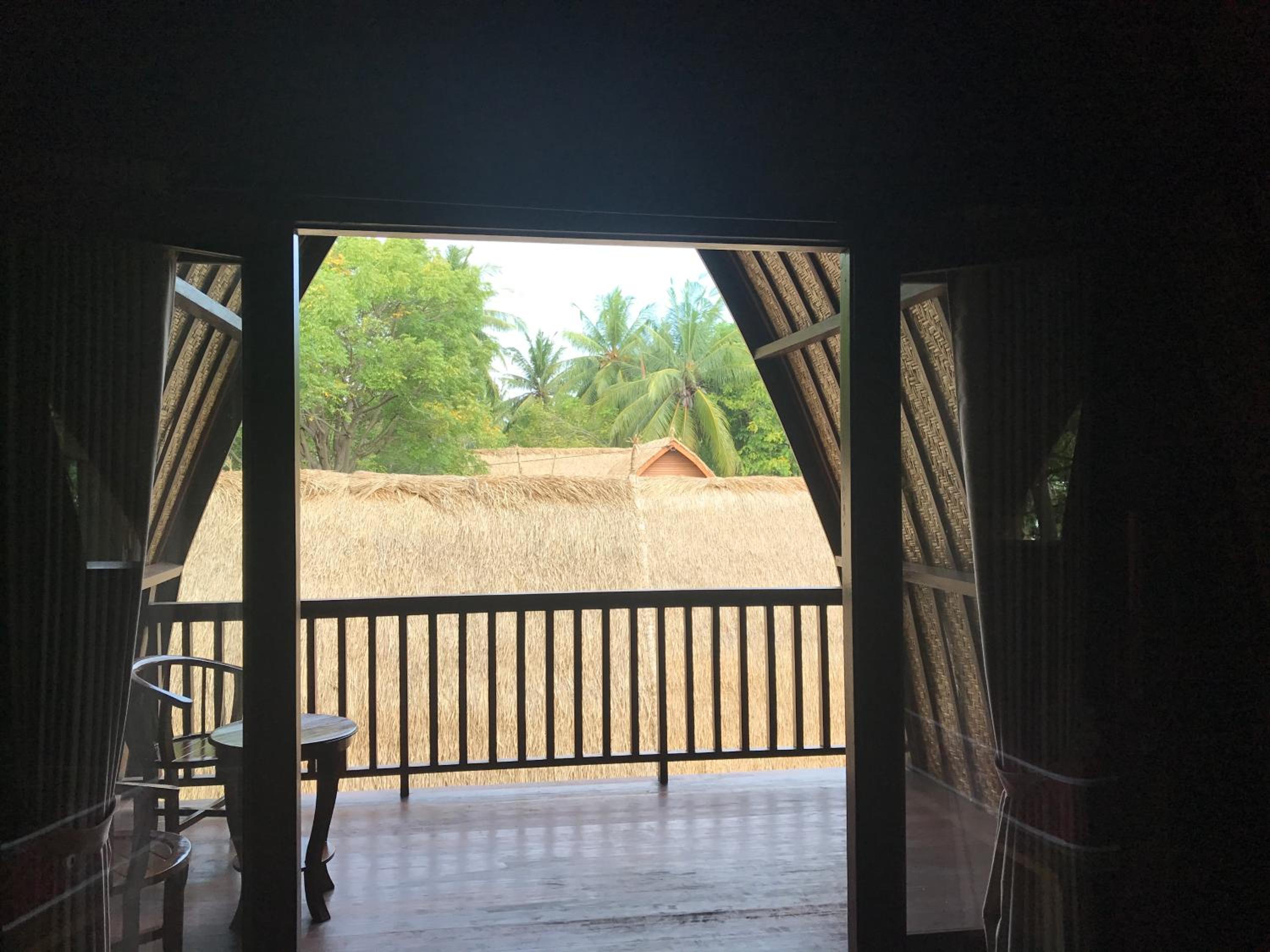King Suite with Balcony - Photo 10