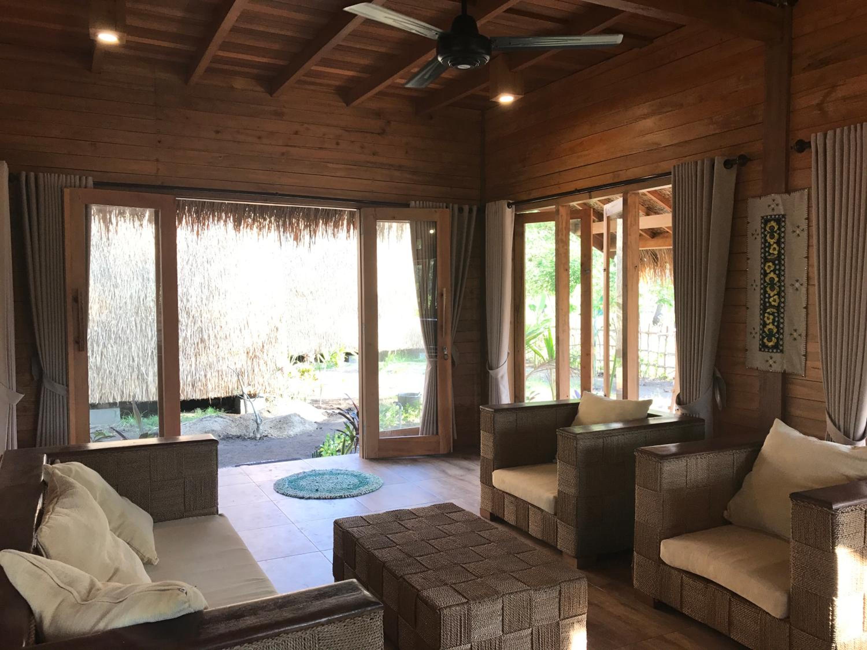 King Suite with Balcony - Photo 16