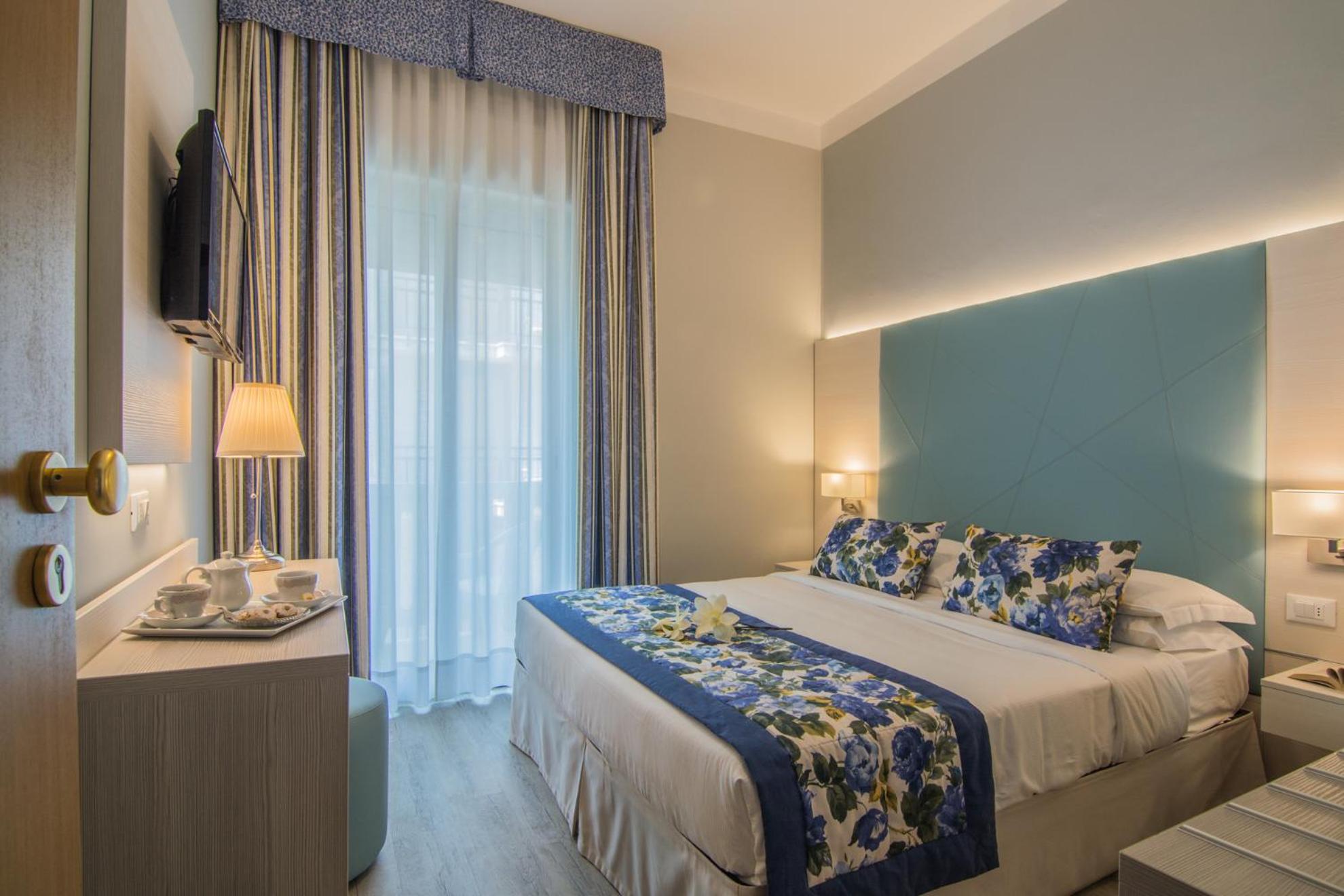 Double Room with Side Sea View - Photo 6