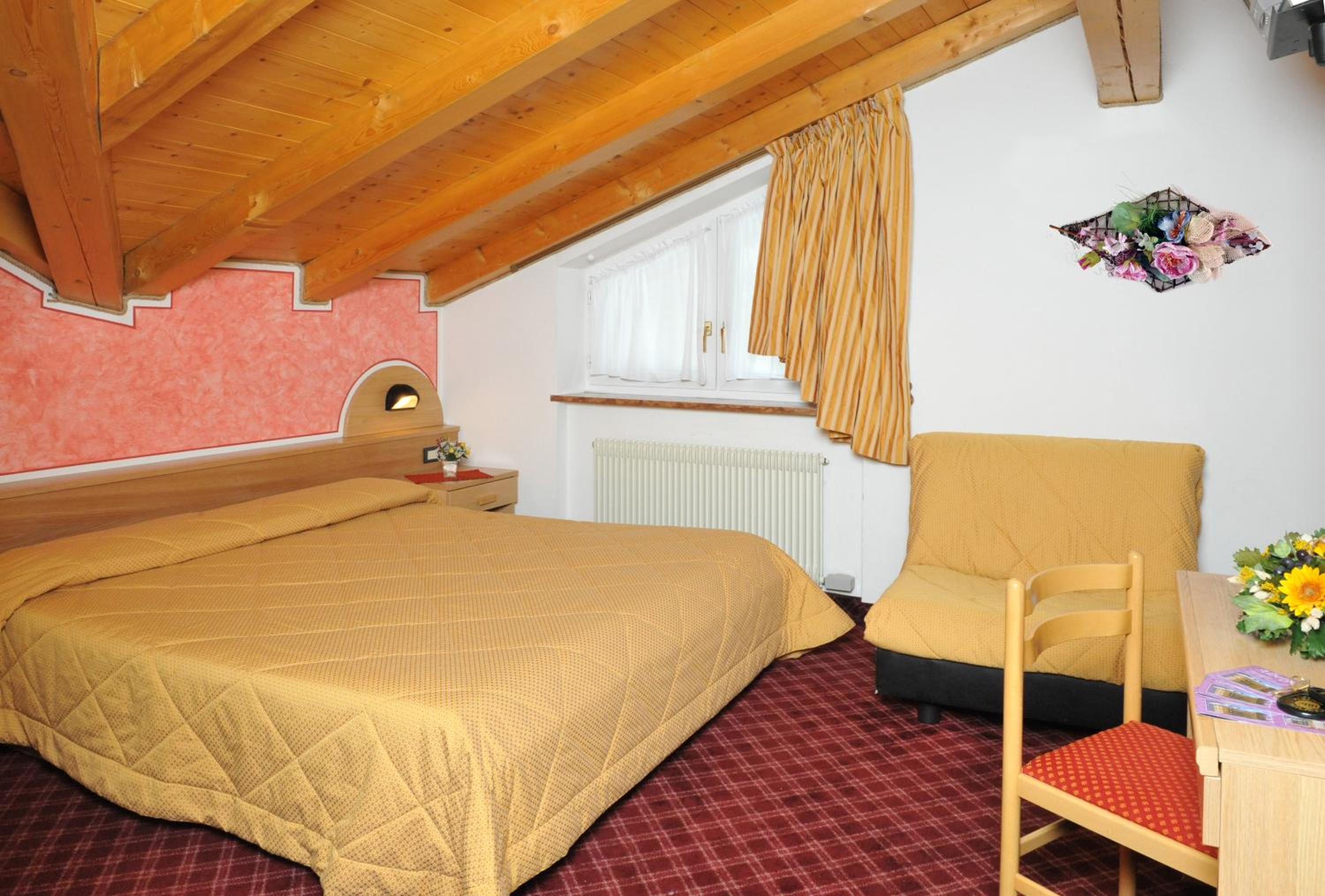 Double or Twin Room with Mountain View