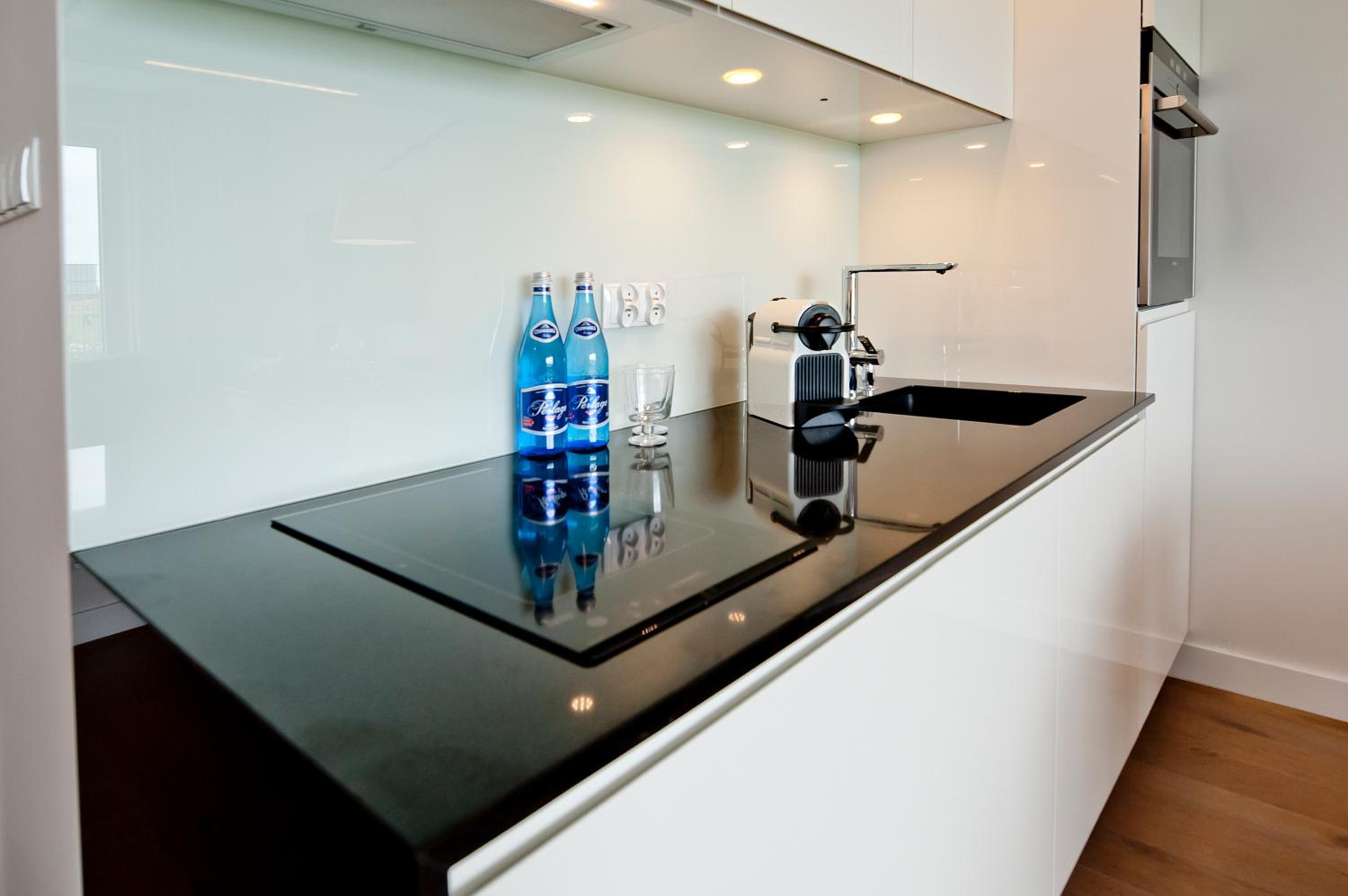 Studio Apartment with Terrace - 24/A5 Abrahama Street photo 2