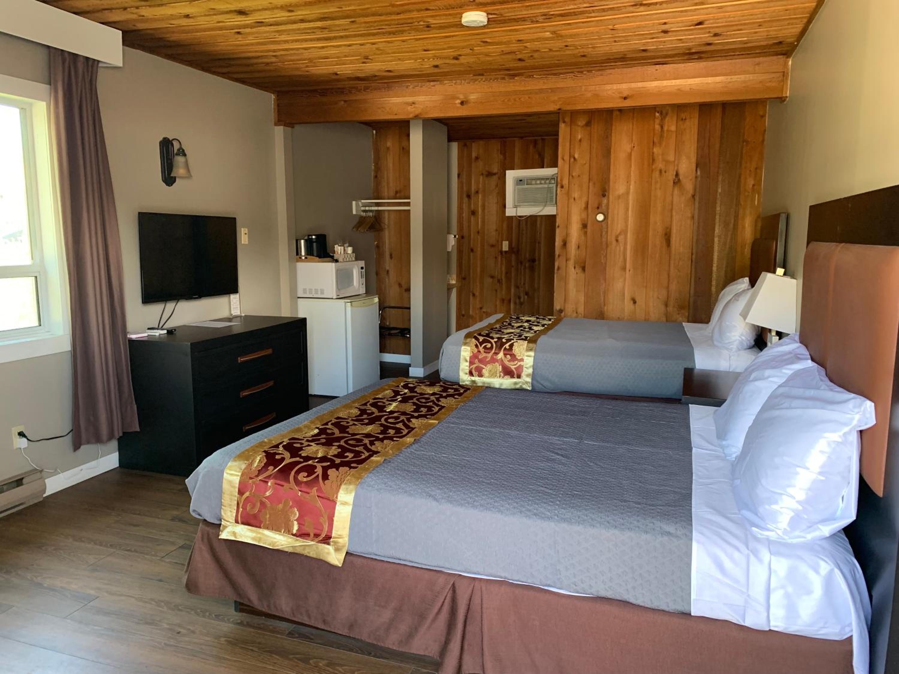 Economy Twin Room photo 2