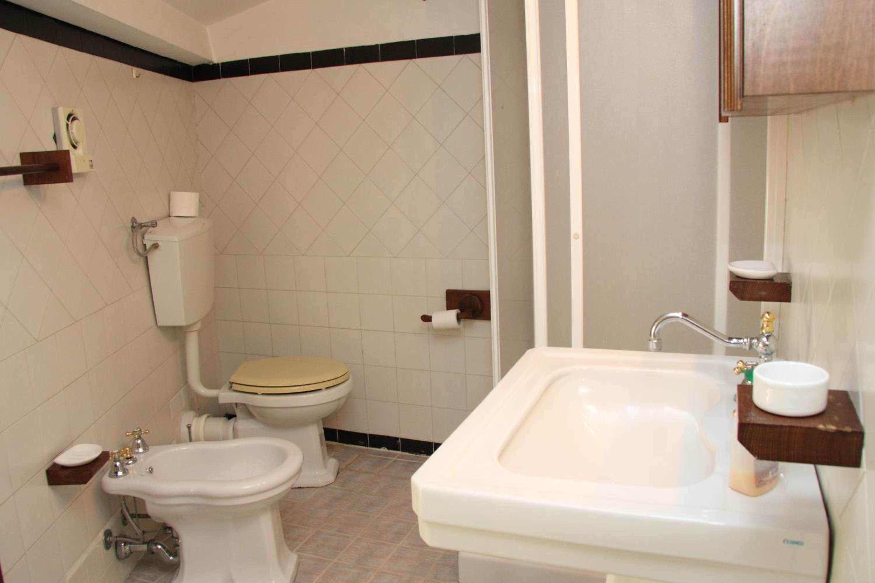 Standard Twin Room with Shared Bathroom photo 2
